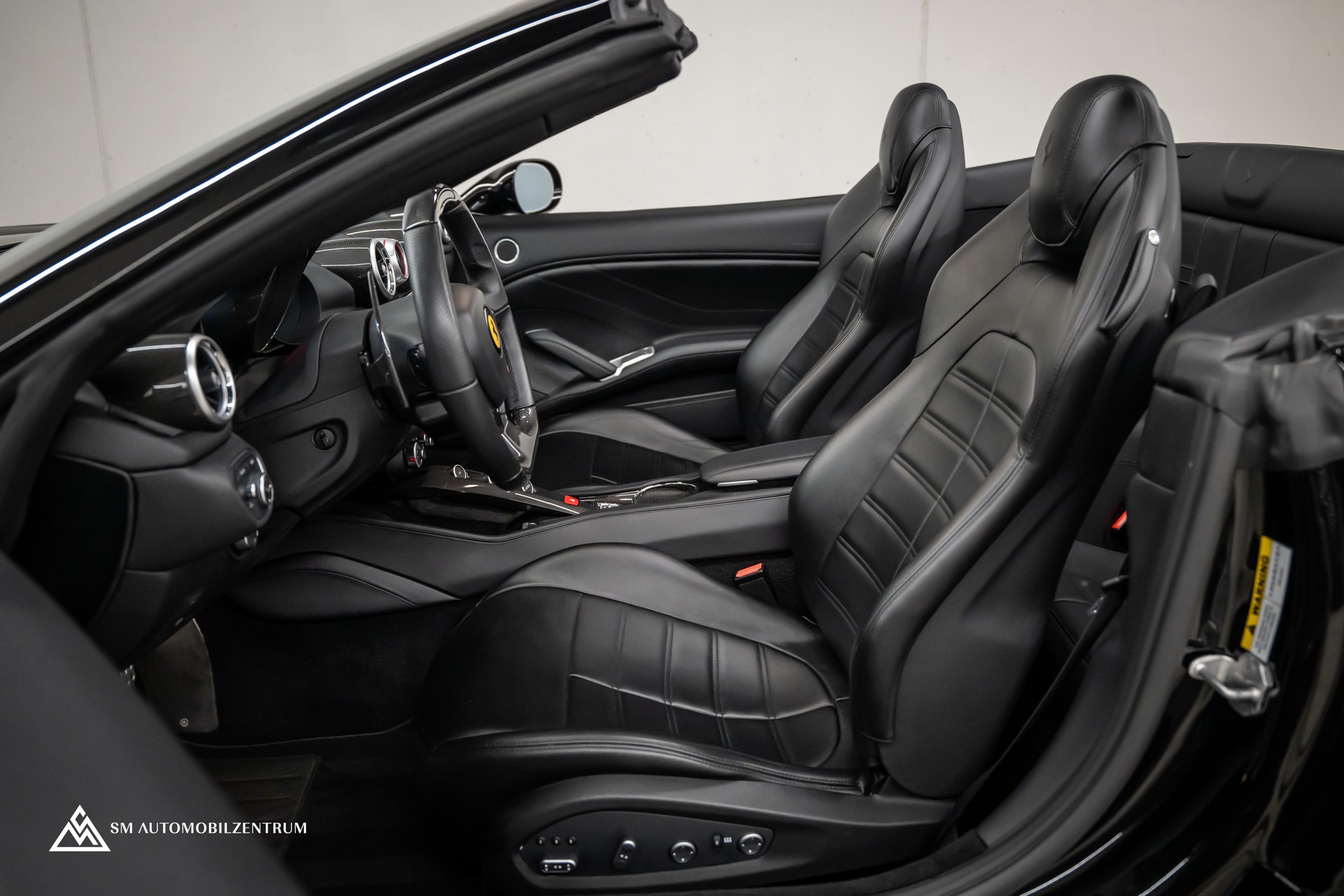 FERRARI California 3.9 V8 T / Carbon Interieur / Rückfahrkamera / Keramik Bremsen / Apple Carplay-image-16