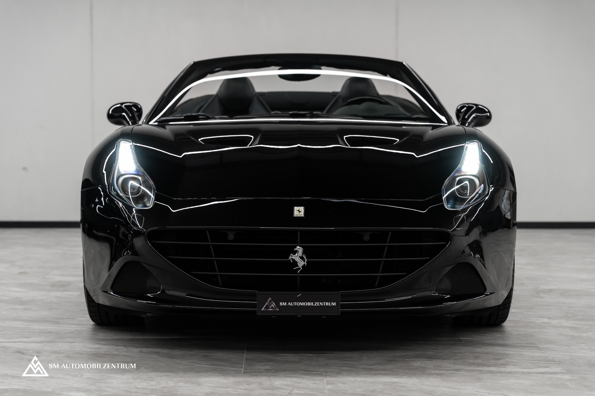 FERRARI California 3.9 V8 T / Carbon Interieur / Rückfahrkamera / Keramik Bremsen / Apple Carplay-image-1