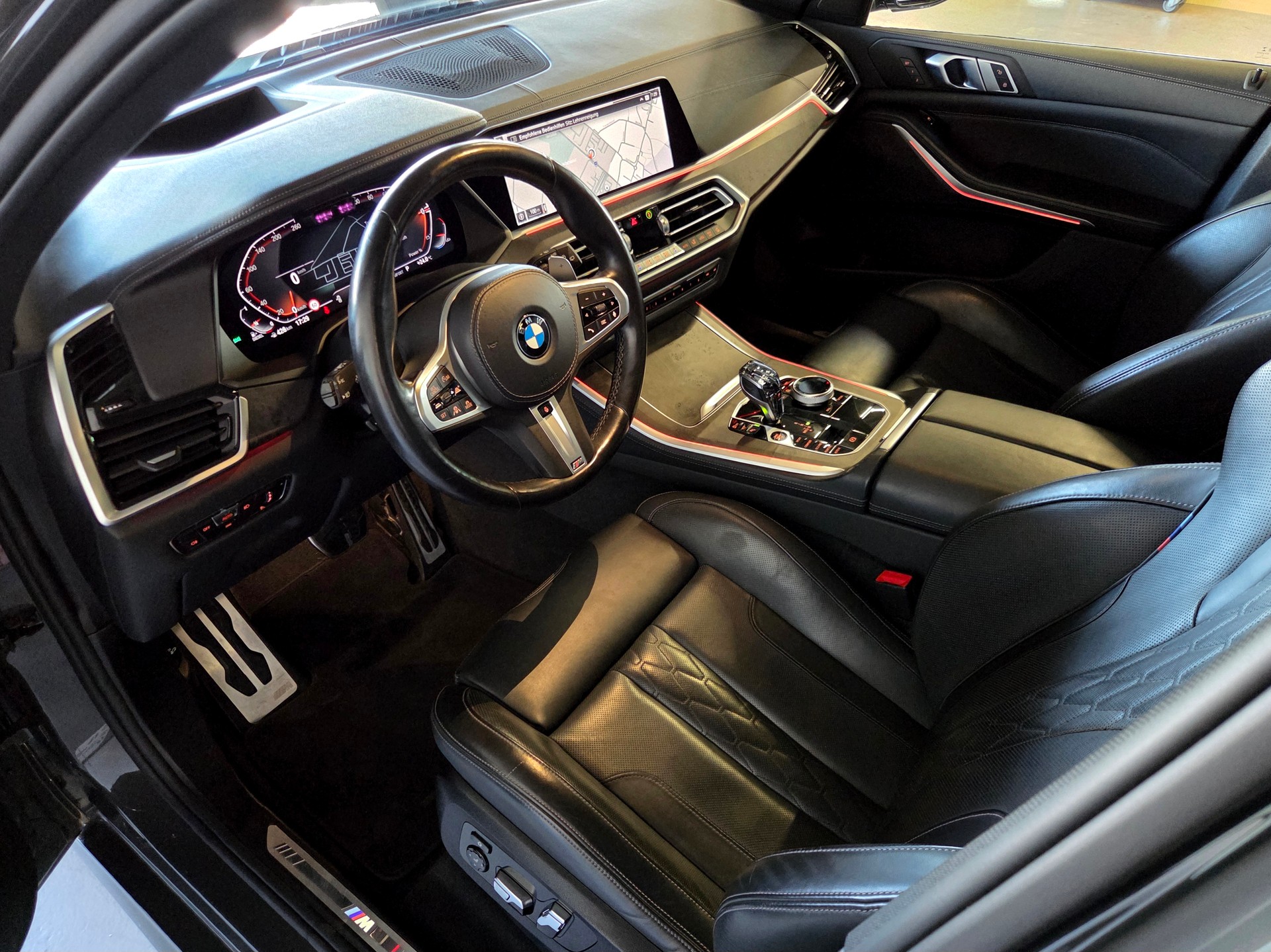 BMW X5 40d xDrive M-Sport-showroom-element-3