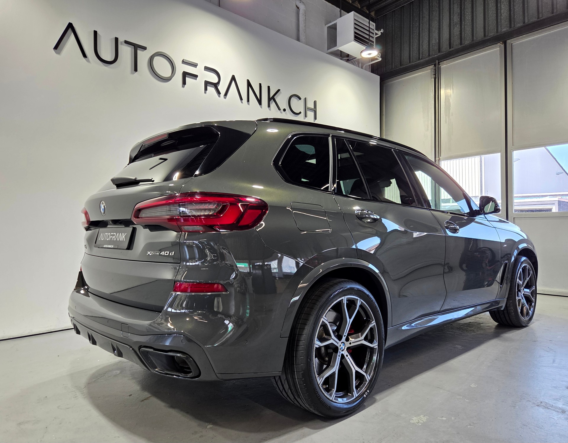BMW X5 40d xDrive M-Sport-showroom-element-2