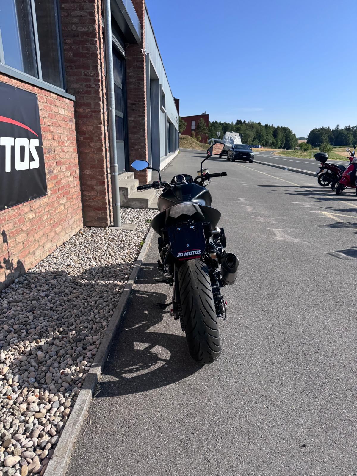 KAWASAKI Z 750 R ABS Akropovic-showroom-element-3