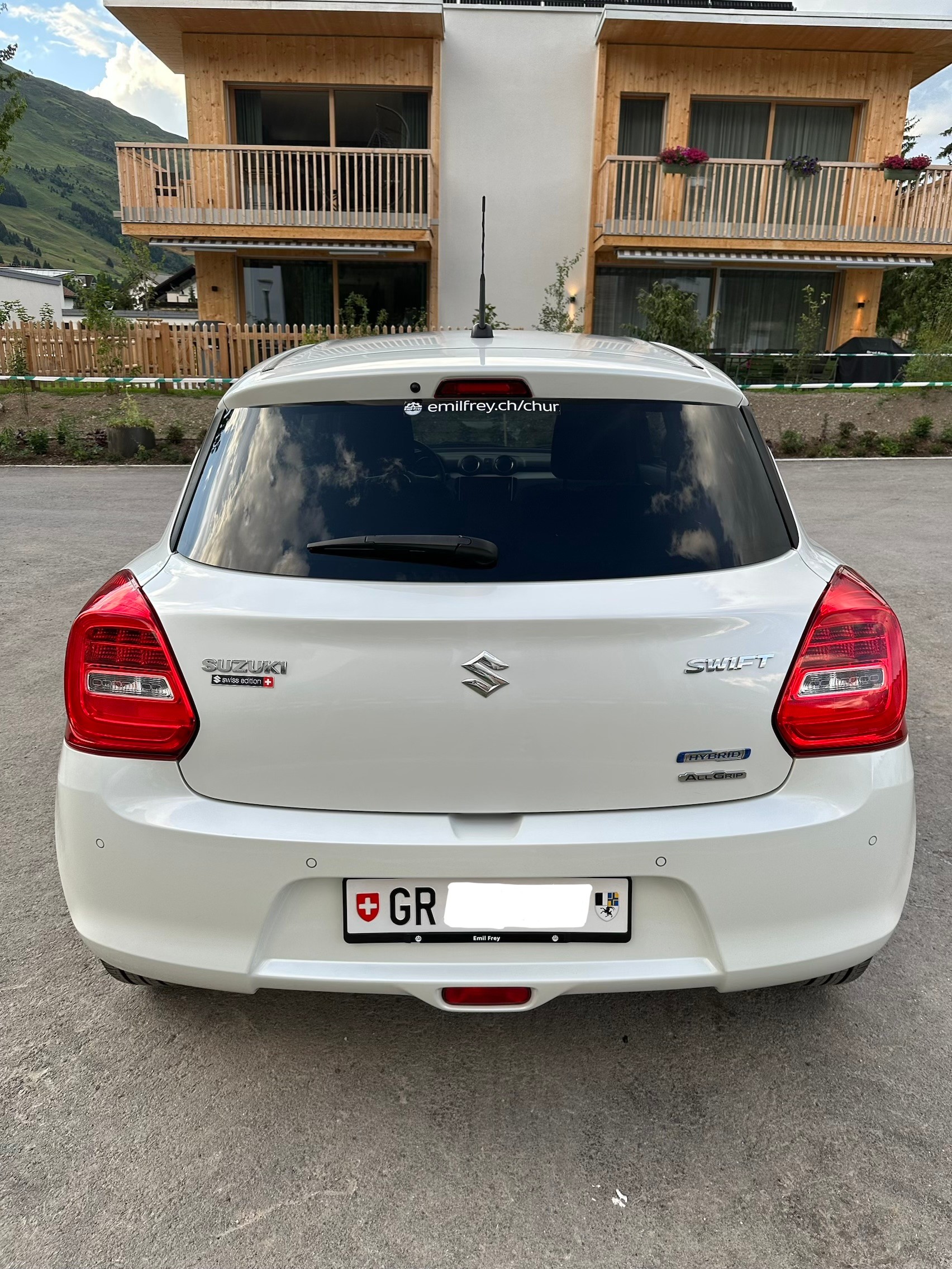 SUZUKI 1.2 Piz Sulai Hybrid 4x4-image-3