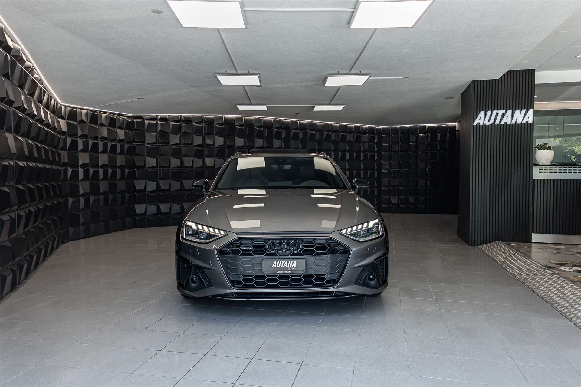 AUDI A4 Avant 40 TDI S line quattro S-tronic-image-3
