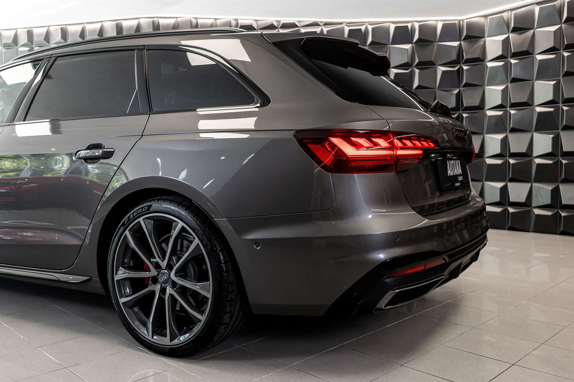 AUDI A4 Avant 40 TDI S line quattro S-tronic-image-31
