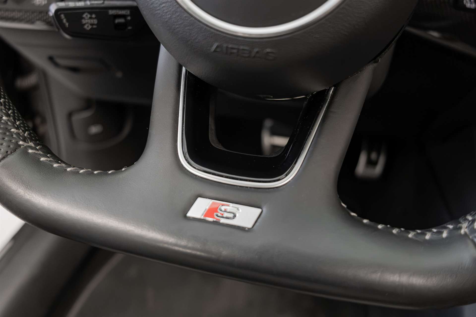 AUDI A4 Avant 40 TDI S line quattro S-tronic-image-12