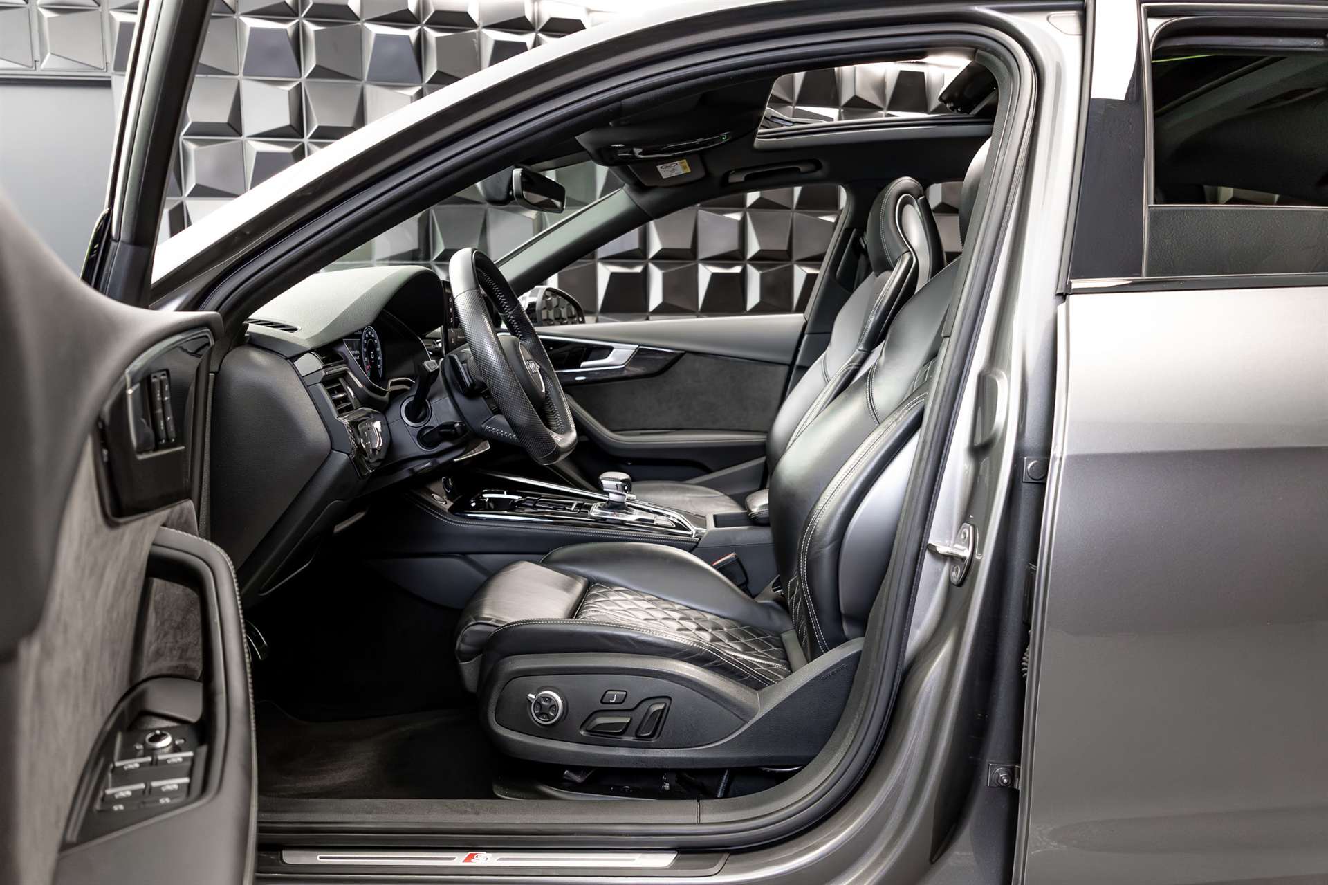 AUDI A4 Avant 40 TDI S line quattro S-tronic-image-22