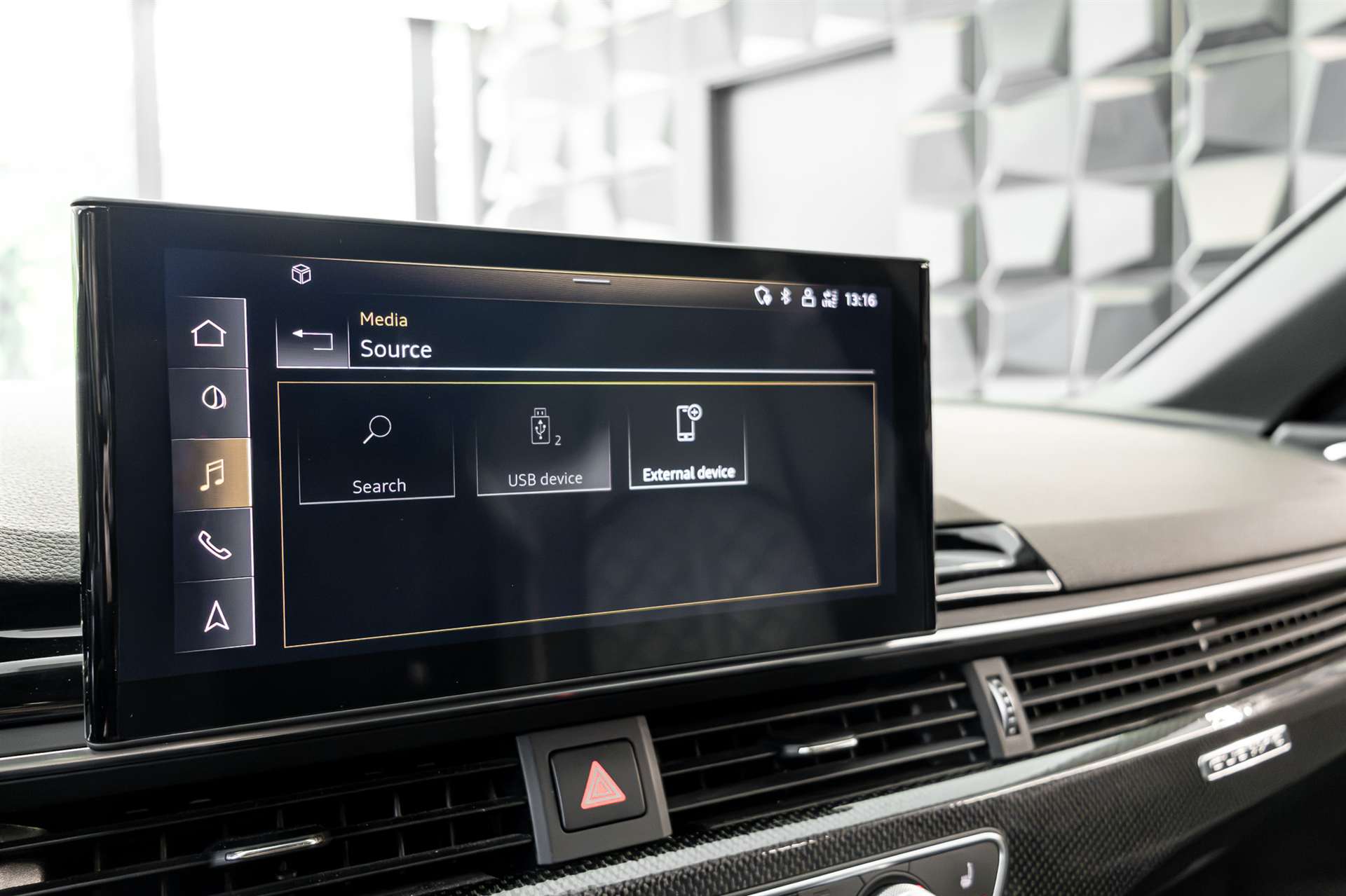 AUDI A4 Avant 40 TDI S line quattro S-tronic-image-17