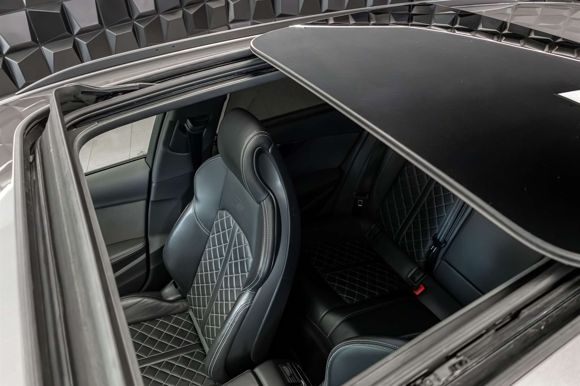 AUDI A4 Avant 40 TDI S line quattro S-tronic-image-5