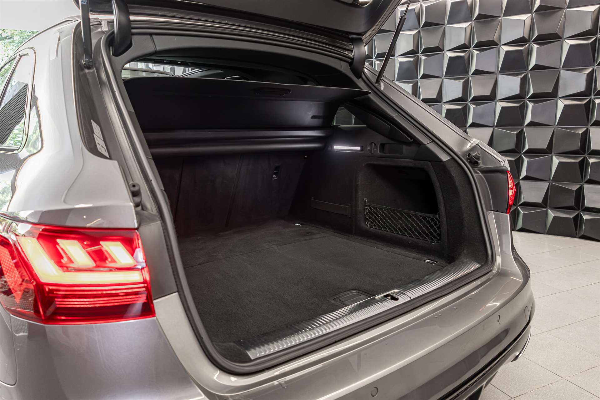 AUDI A4 Avant 40 TDI S line quattro S-tronic-image-28