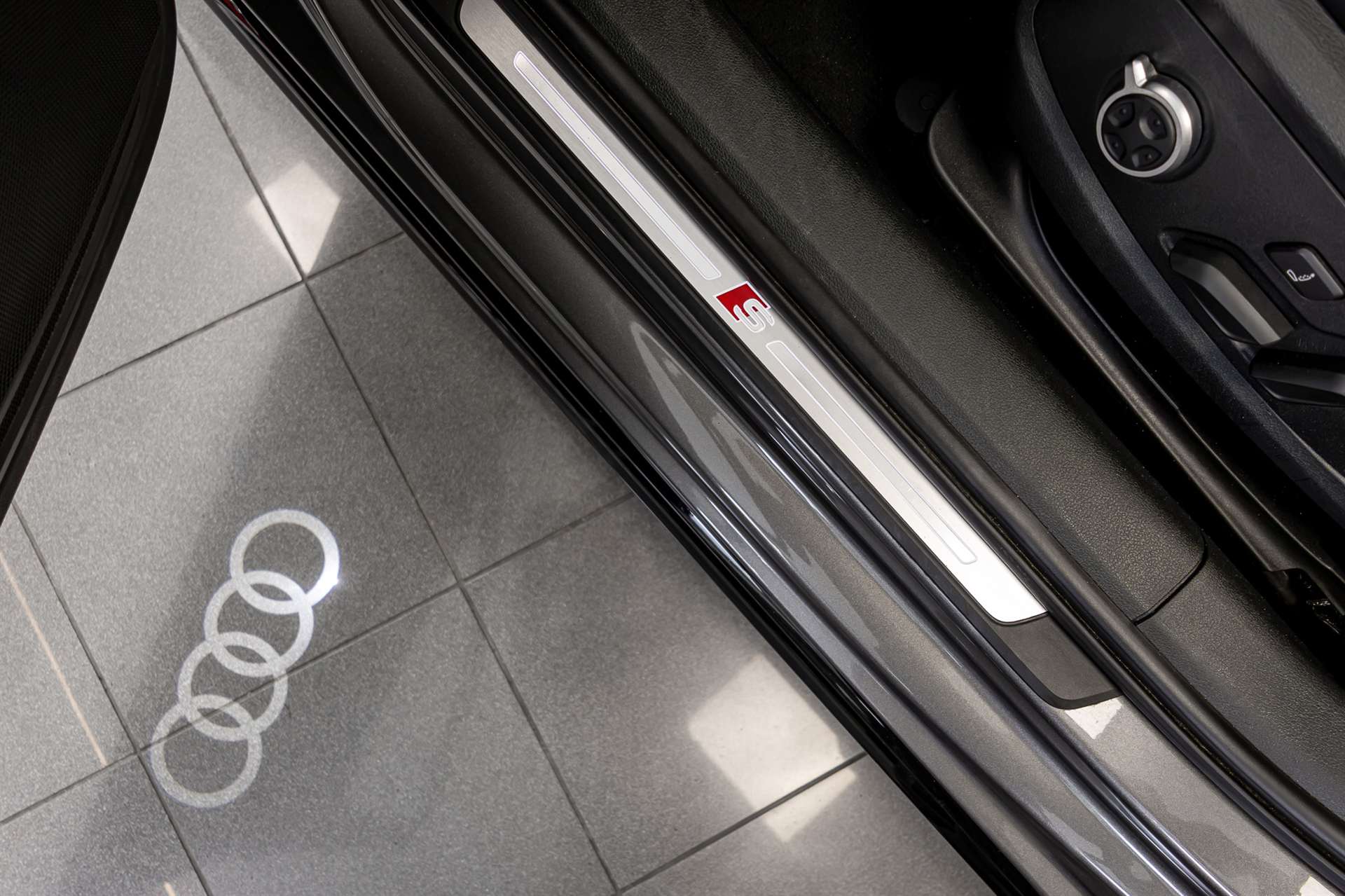 AUDI A4 Avant 40 TDI S line quattro S-tronic-image-26