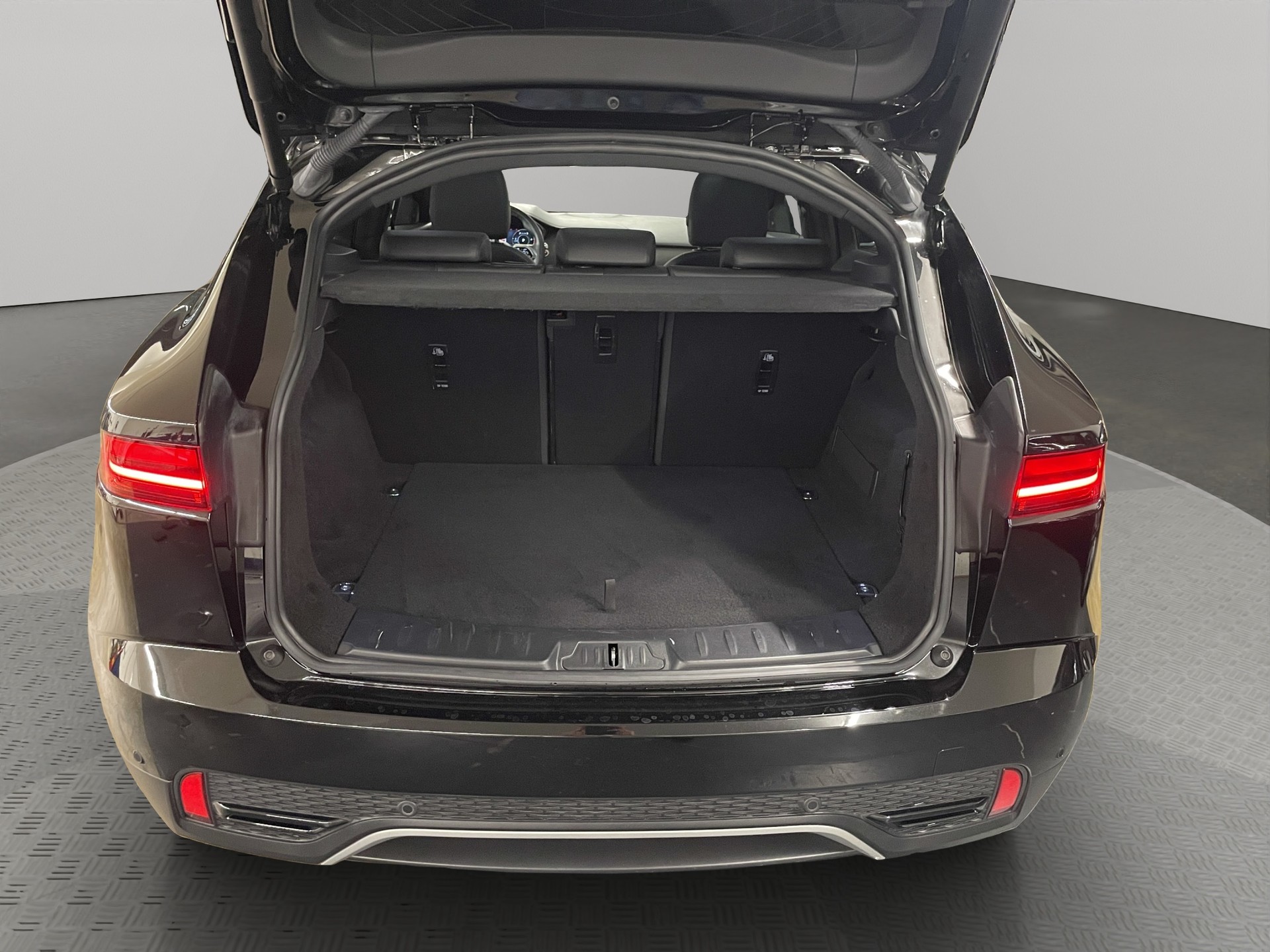 JAGUAR E-Pace 2.0 D I4 165 SE AWD-image-11