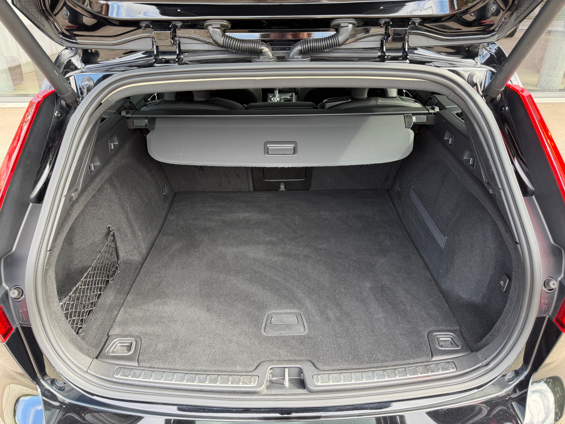 VOLVO V60 T5 R-Design Geartronic-image-25