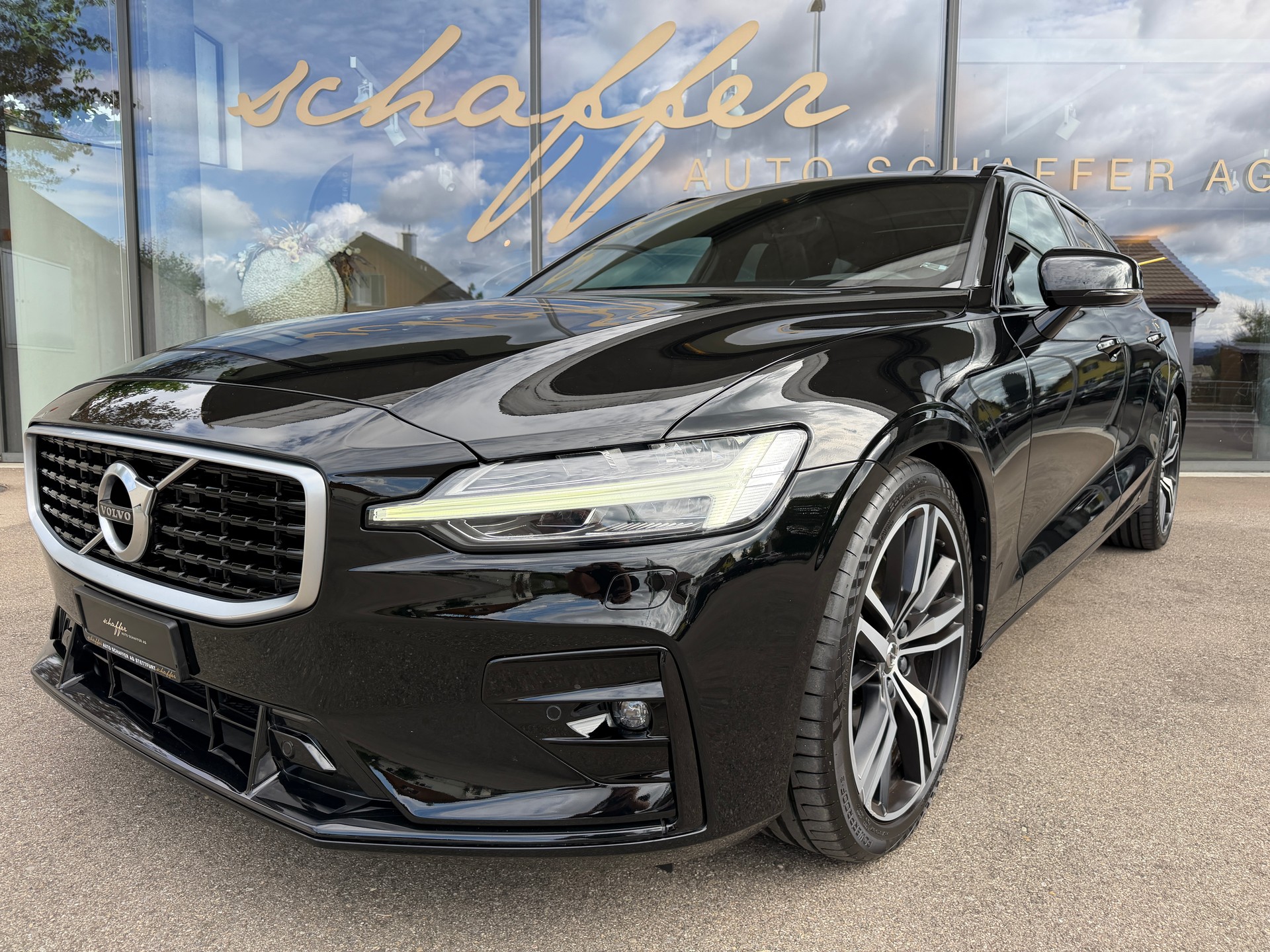 VOLVO V60 T5 R-Design Geartronic-image-1