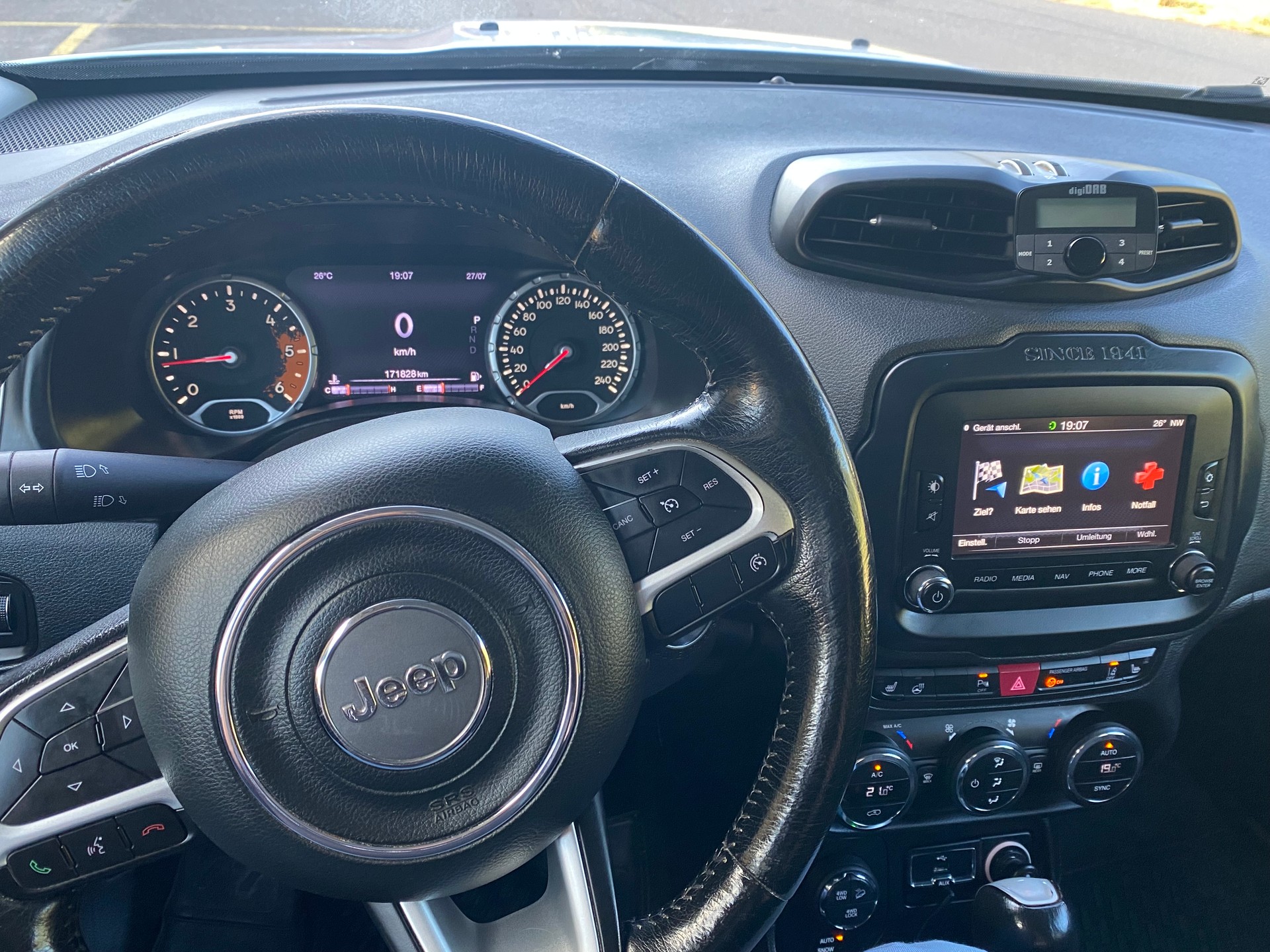 JEEP Renegade 2.0 CRD Limited AWD + Low Range 9ATX-image-4