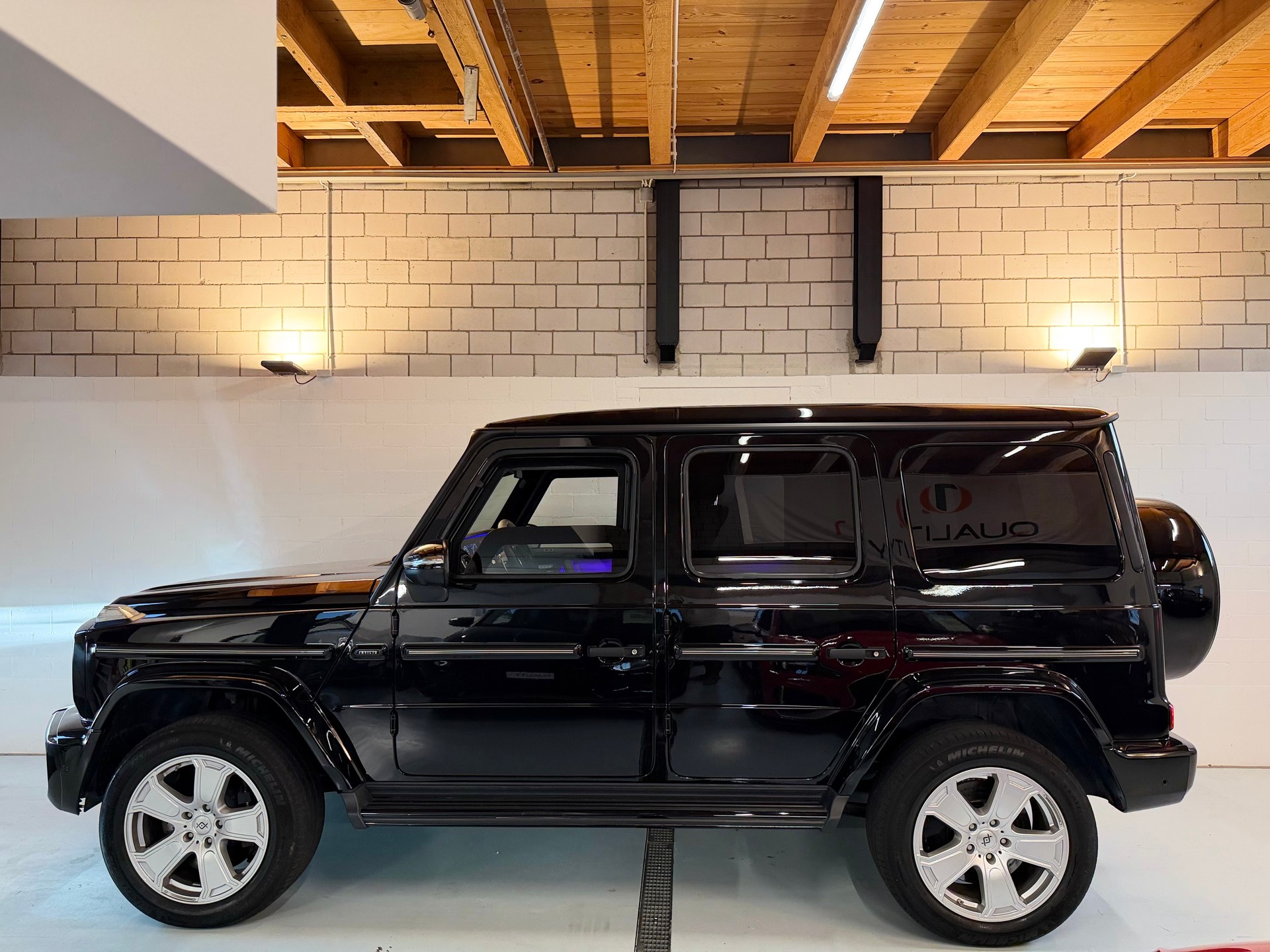 MERCEDES-BENZ G 500 BRABUS Invicto Pure VR6 ERV (Gepanzert)-image-3
