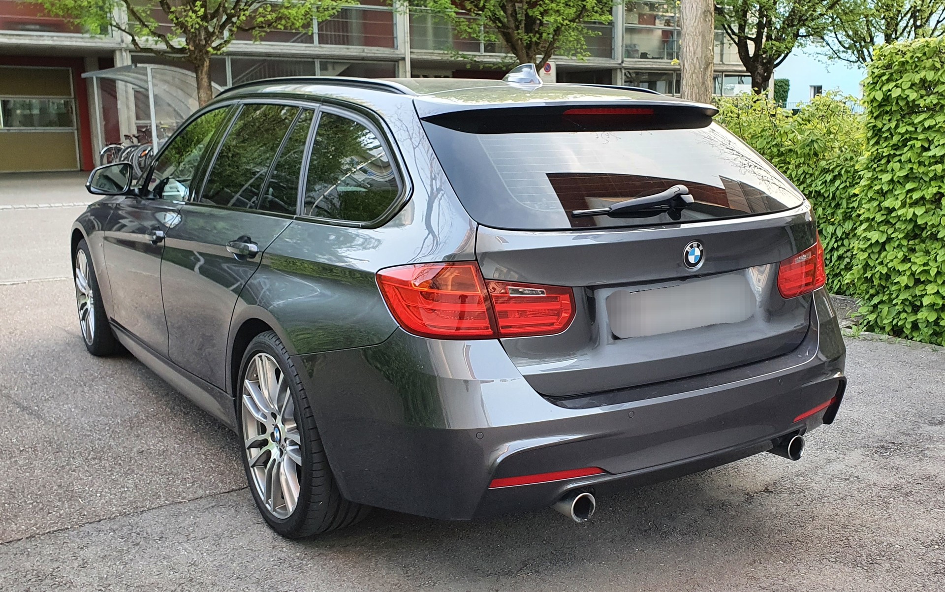 BMW 335i xDrive M-Performance-image-2
