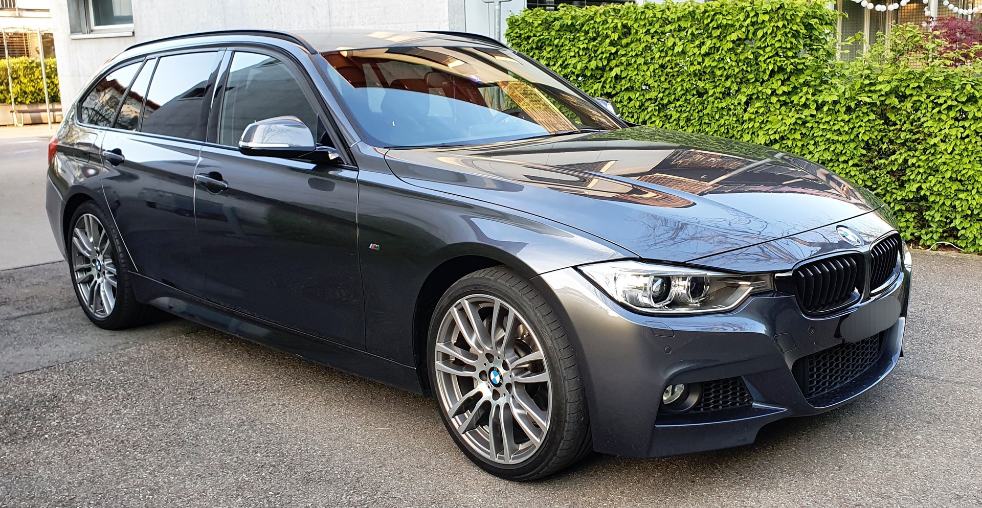 BMW 335i xDrive M-Performance-image-1
