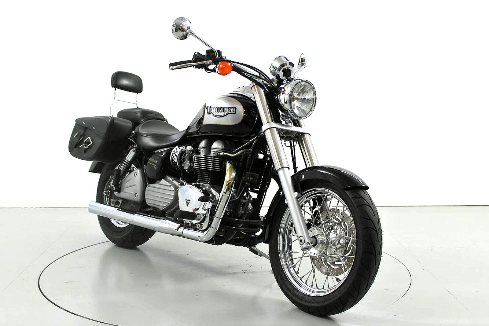 TRIUMPH Bonneville America-showroom-element-1