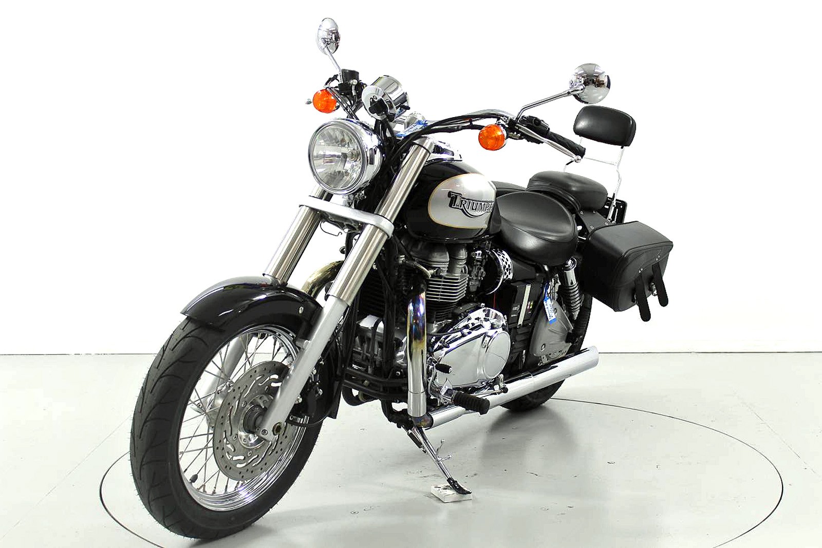 TRIUMPH Bonneville America-showroom-element-2