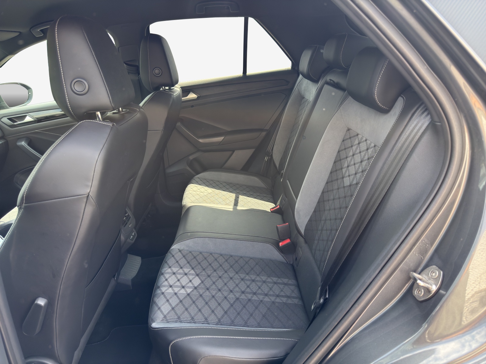 VW T-Roc 1.5 TSI EVO R-Line DSG-image-11