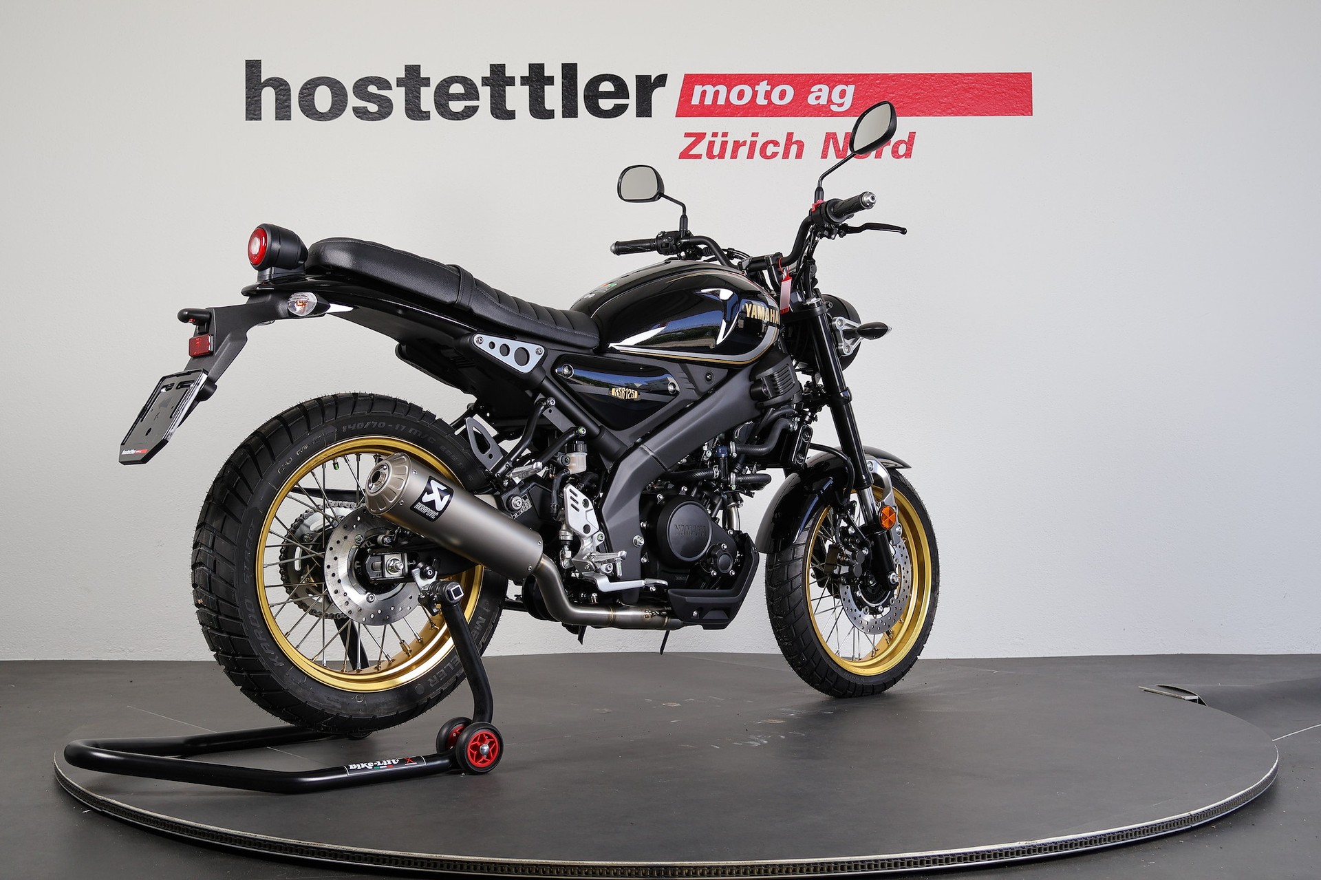YAMAHA XSR 125 Legacy-showroom-element-2