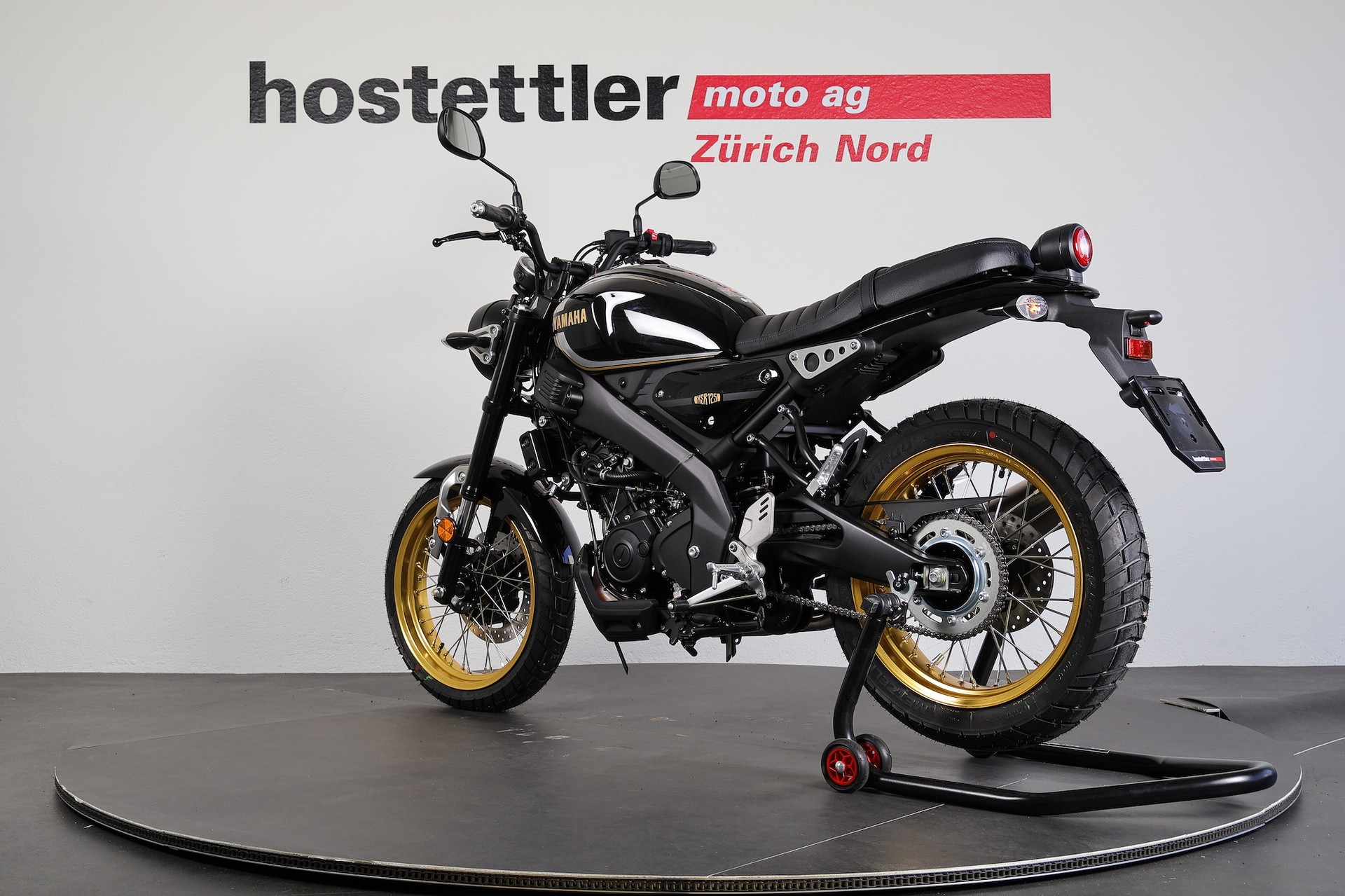 YAMAHA XSR 125 Legacy-showroom-element-3