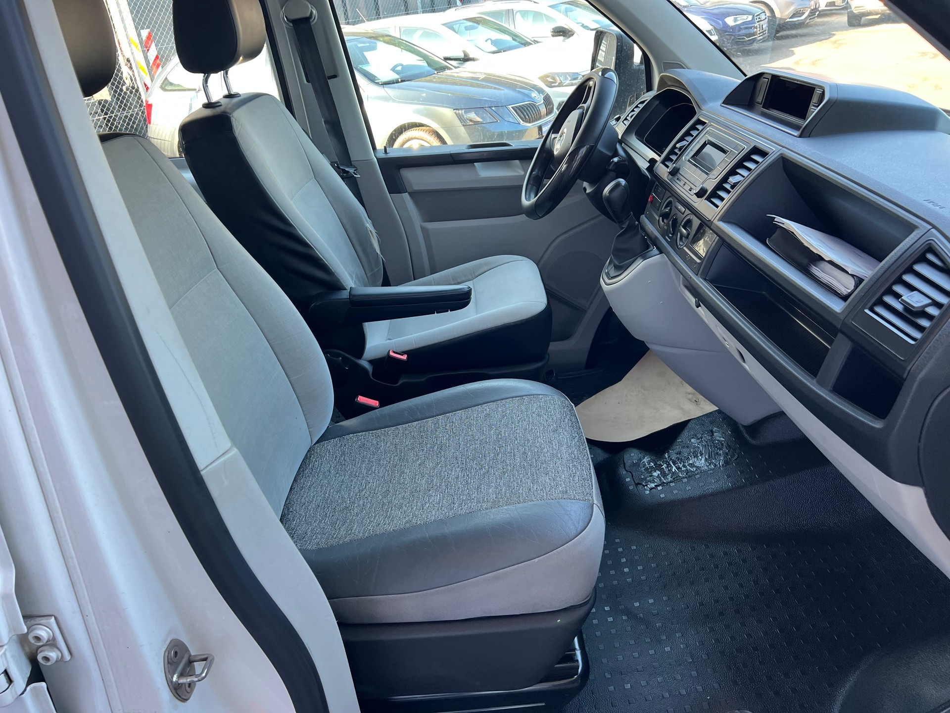 VW T6 2.0 TDI DSG PS 140 *** 5 Sitze * Alubrücke * Nutzlast 1120 kg * AHK 2500 kg *-image-15