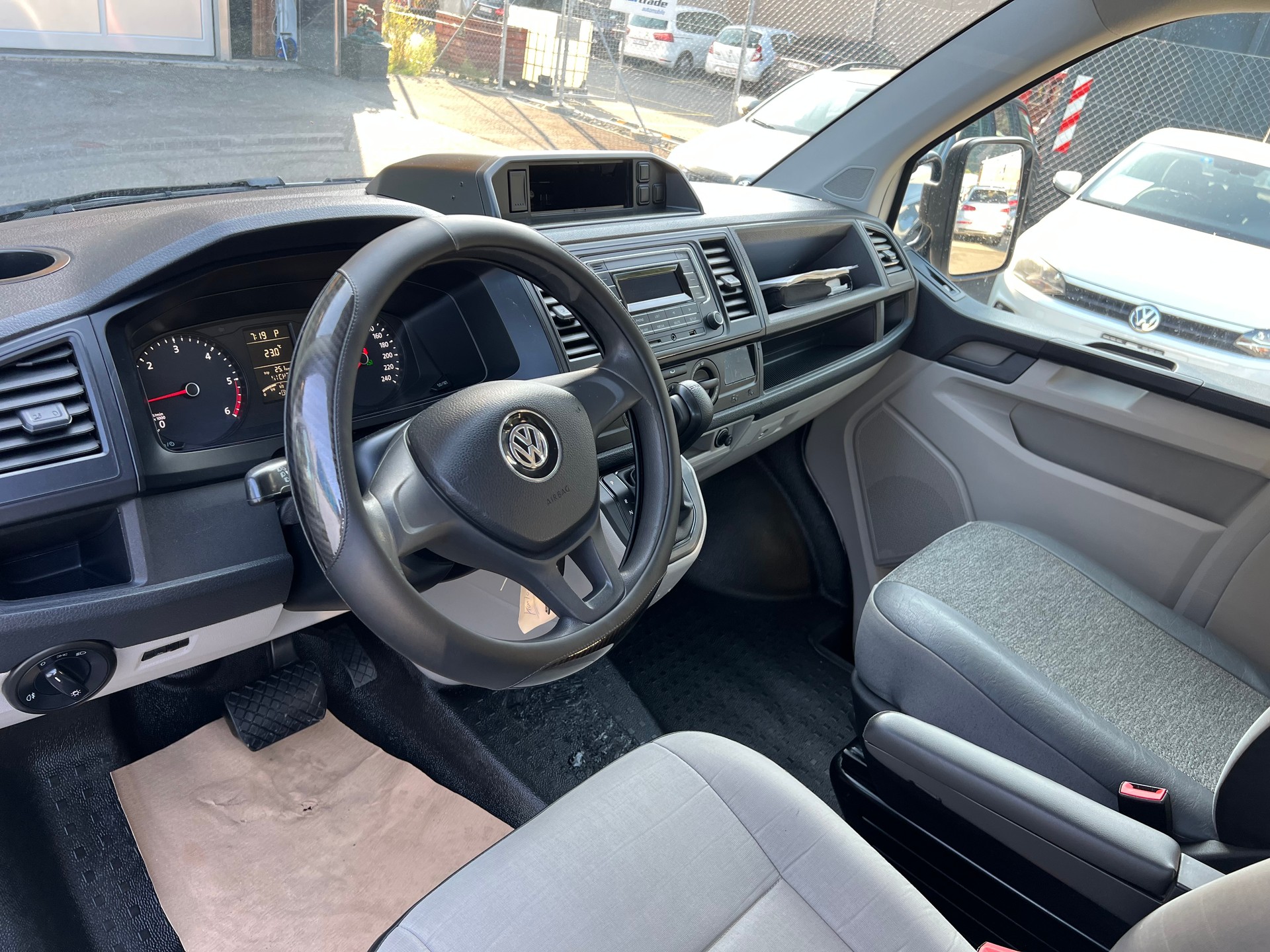 VW T6 2.0 TDI DSG PS 140 *** 5 Sitze * Alubrücke * Nutzlast 1120 kg * AHK 2500 kg *-image-18