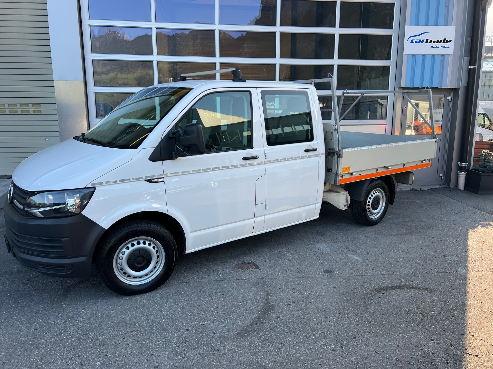 VW T6 2.0 TDI DSG PS 140 *** 5 Sitze * Alubrücke * Nutzlast 1120 kg * AHK 2500 kg *-image-1
