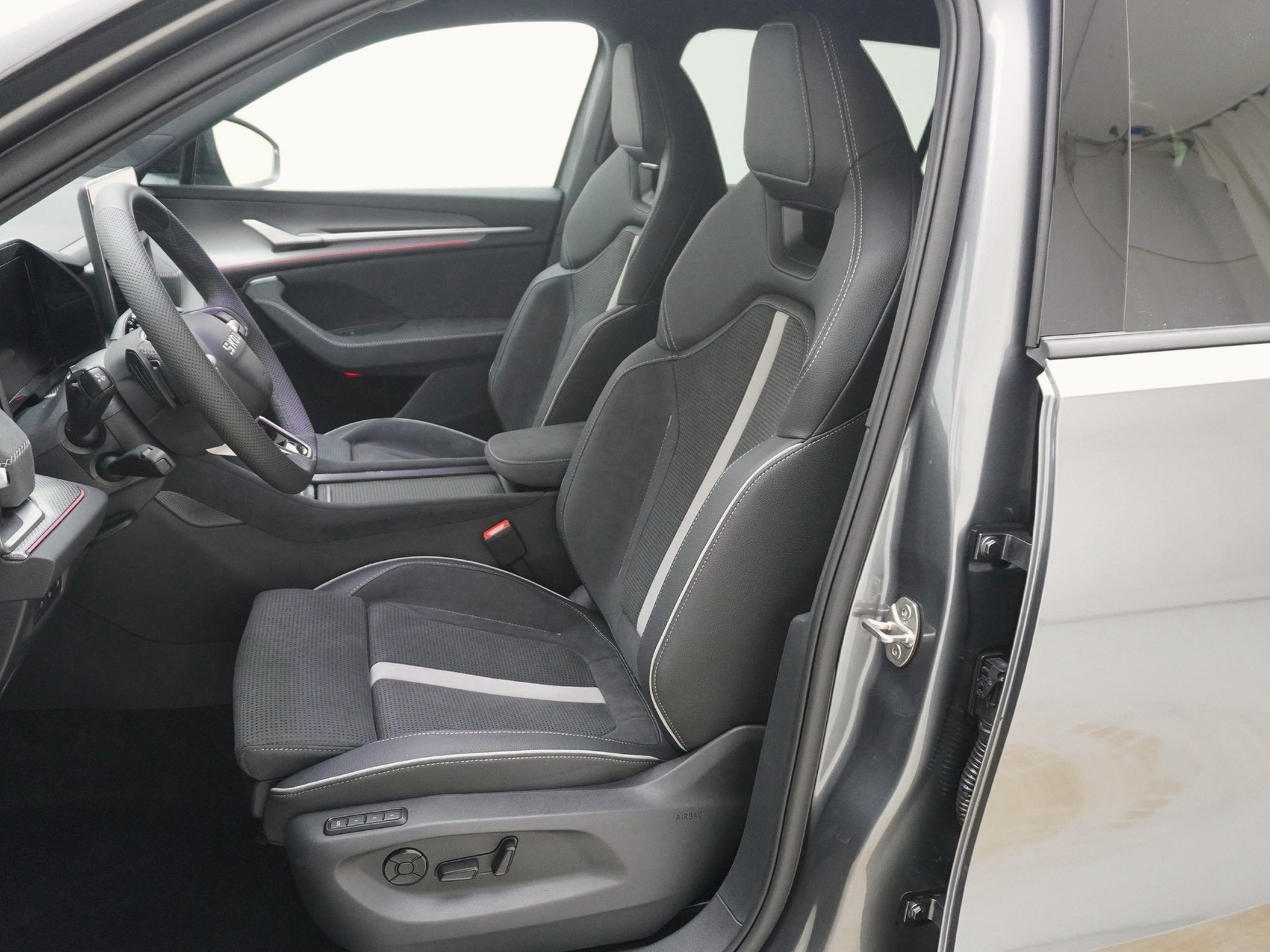 SKODA Kodiaq 2.0 TSI SportLine-image-12