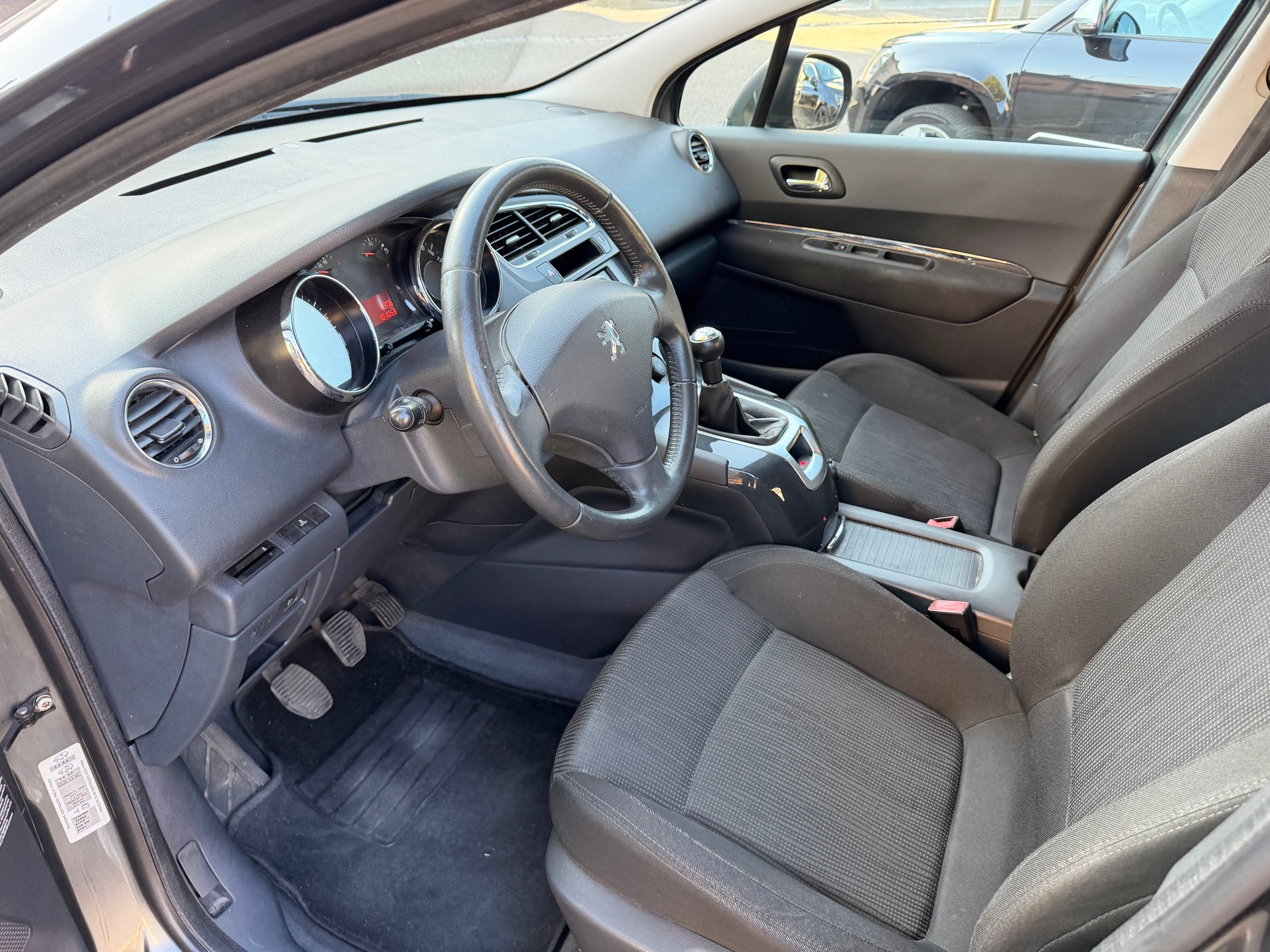 PEUGEOT 5008 1.6 16V VTI Trendy Clim-image-7