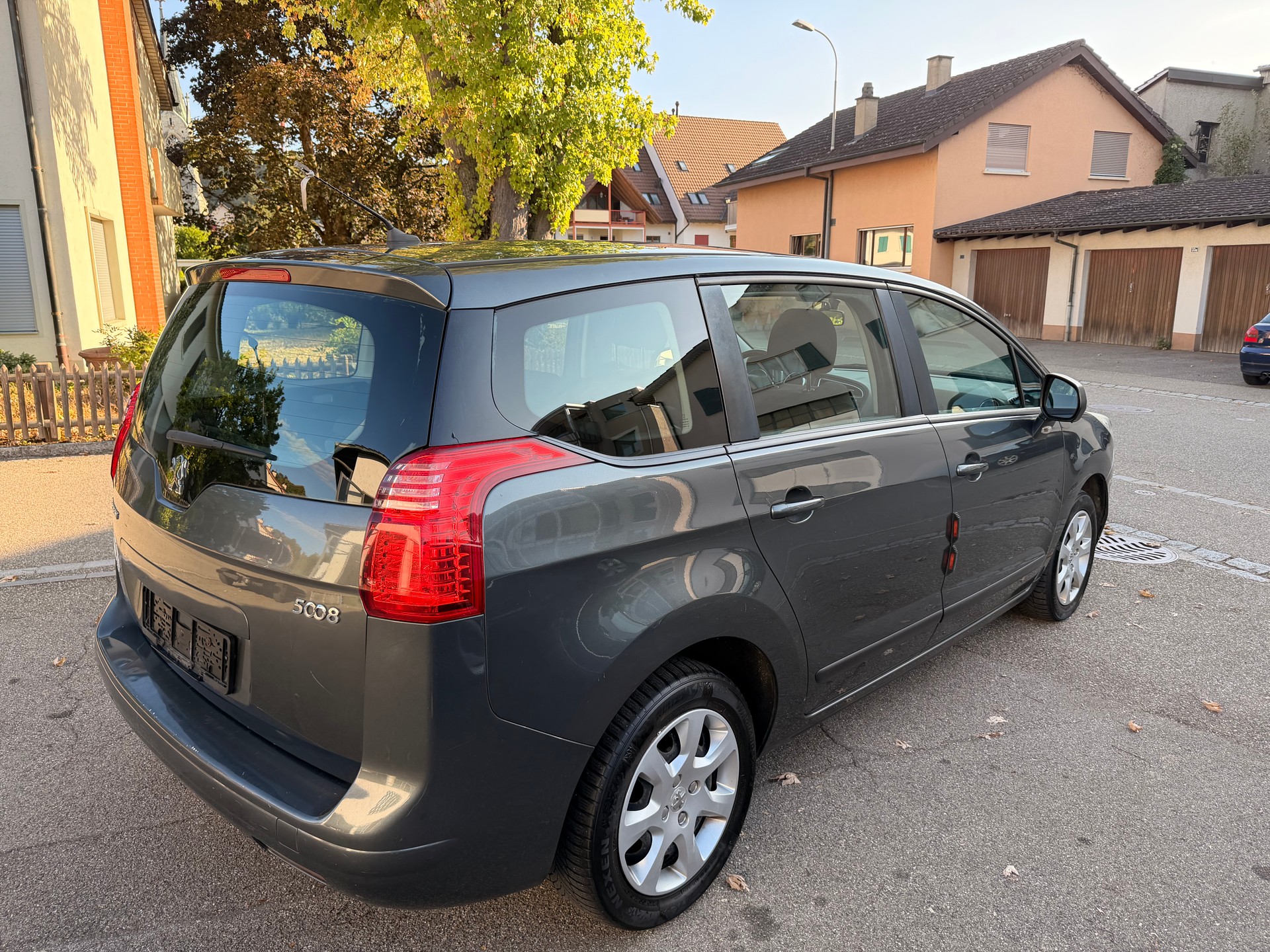 PEUGEOT 5008 1.6 16V VTI Trendy Clim-image-4