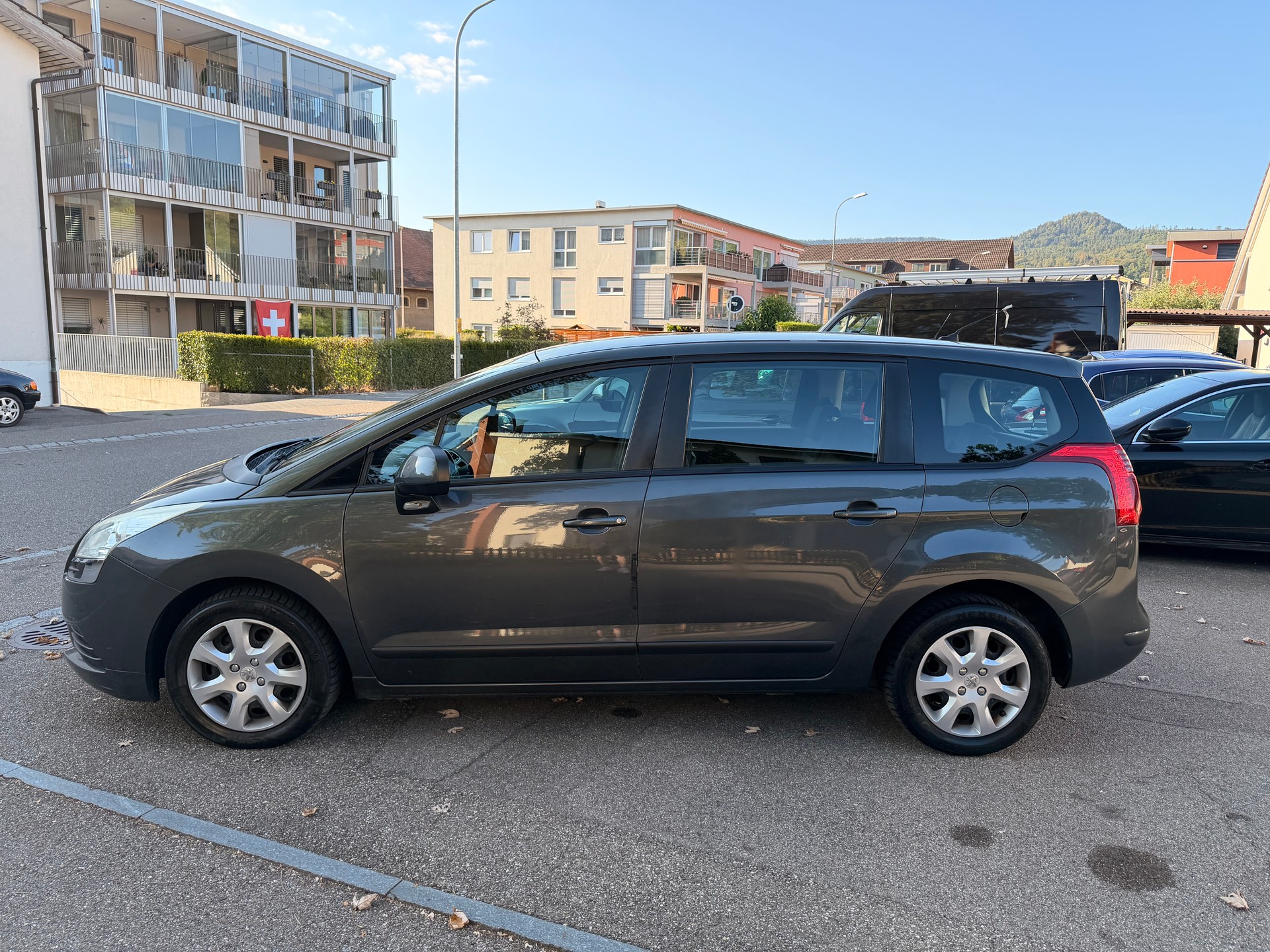 PEUGEOT 5008 1.6 16V VTI Trendy Clim-image-1