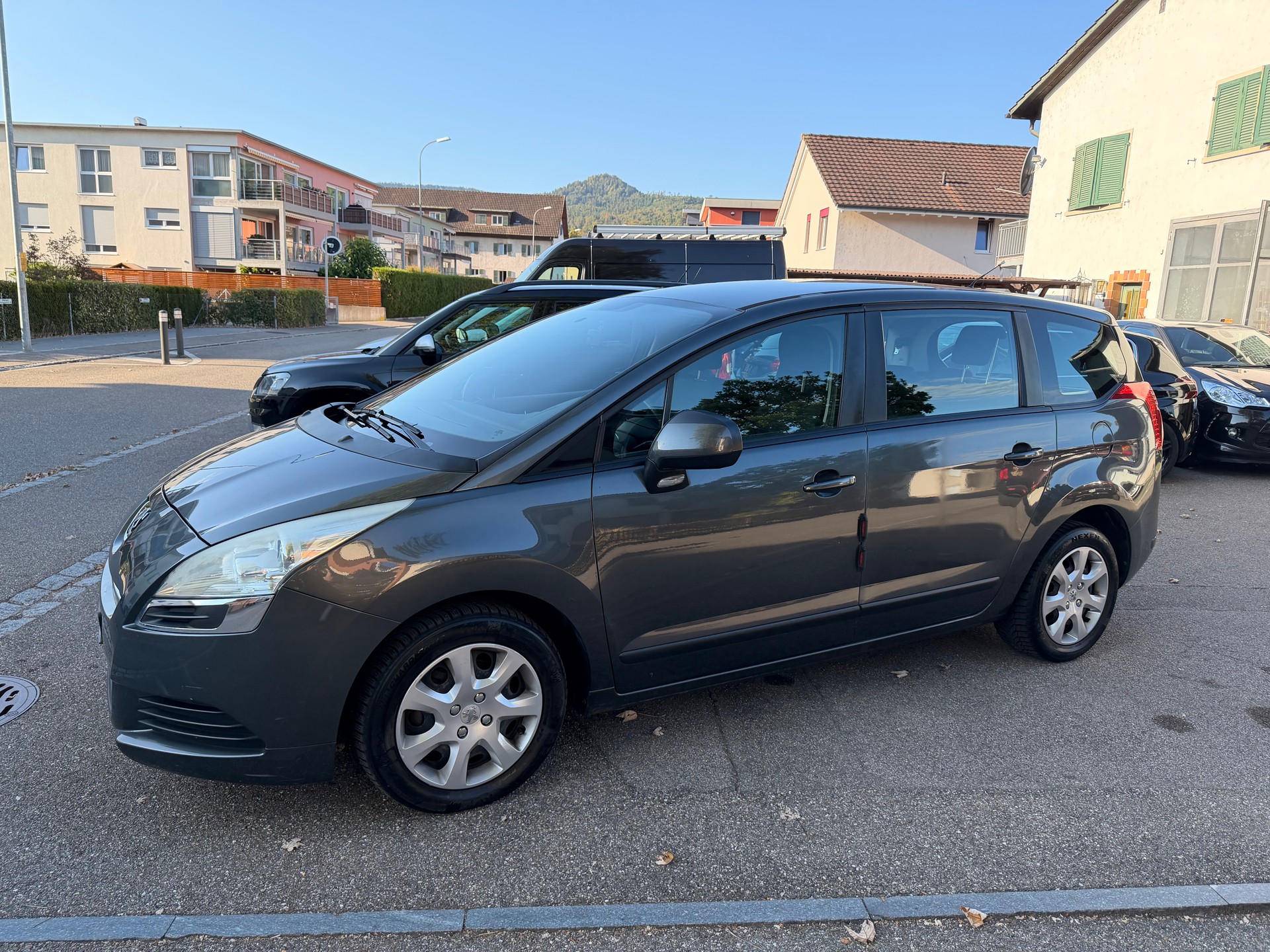 PEUGEOT 5008 1.6 16V VTI Trendy Clim-image-0