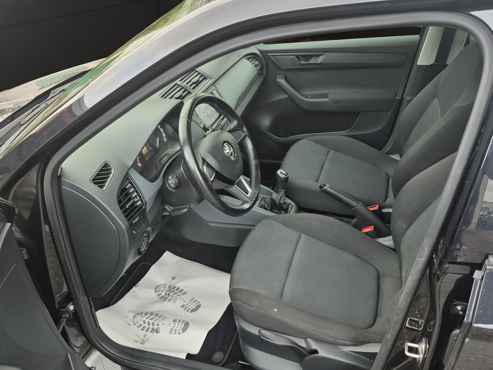 SKODA Fabia 1.0 MPI Ambition-image-9