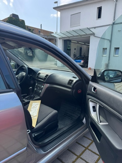 SUBARU Legacy 2.0R AWD Swiss-image-4