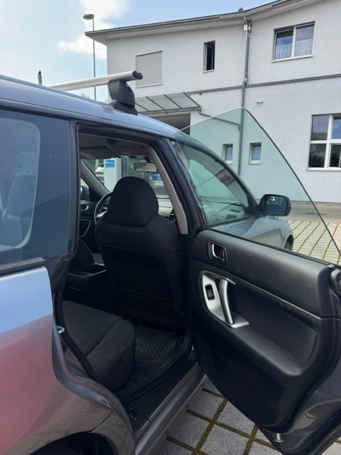 SUBARU Legacy 2.0R AWD Swiss-image-5
