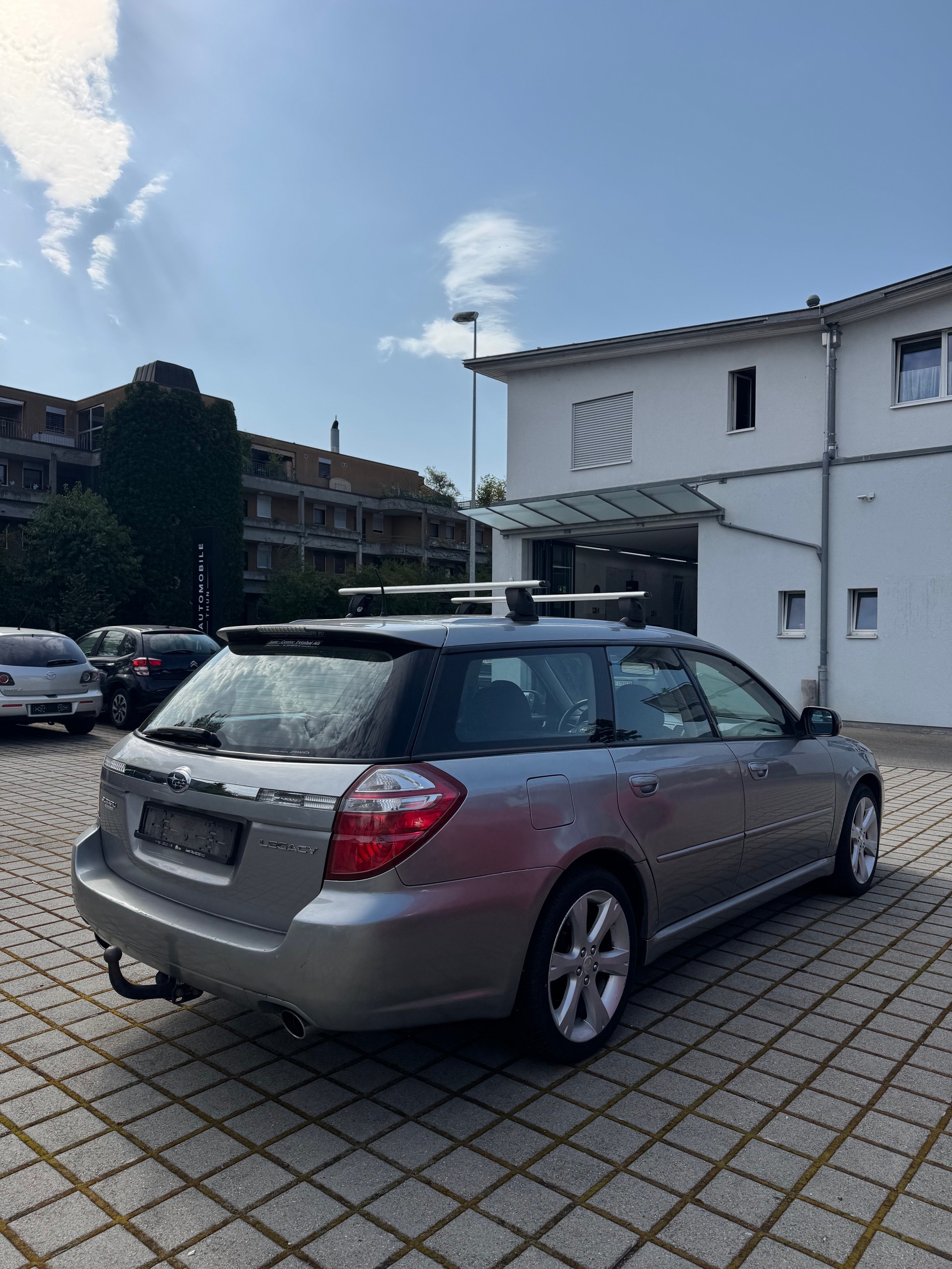 SUBARU Legacy 2.0R AWD Swiss-image-1