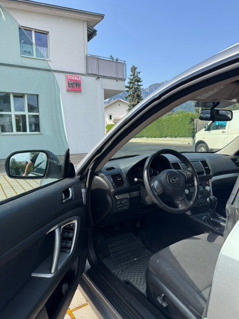 SUBARU Legacy 2.0R AWD Swiss-image-3