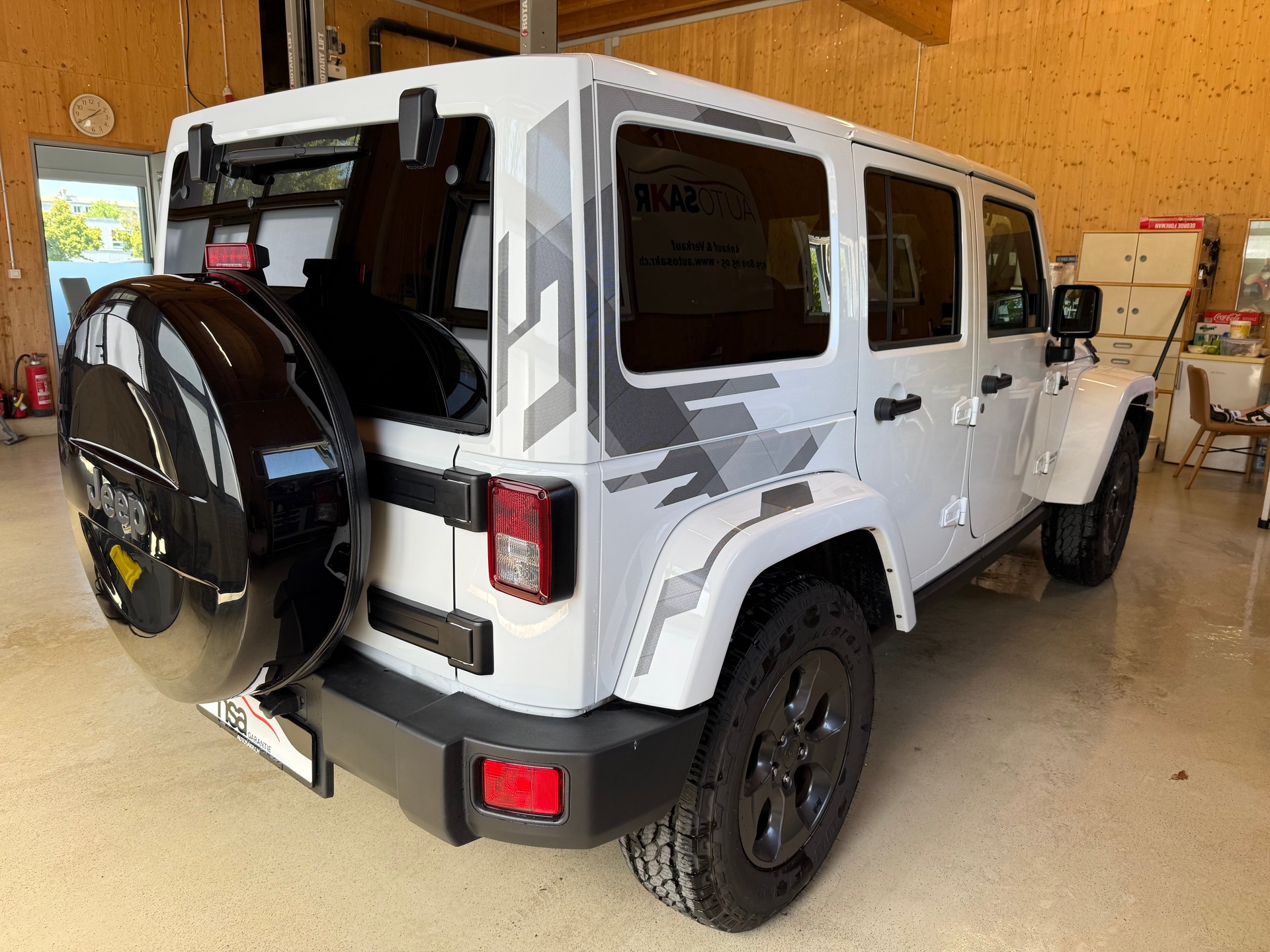 JEEP Wrangler 2.8CRD Unlimited 75th Anniversary Automat-image-3