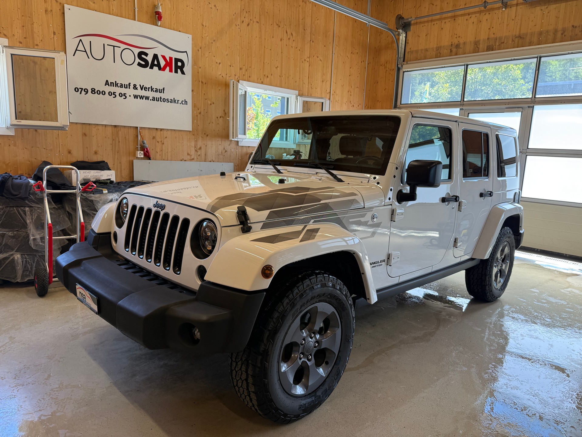 JEEP Wrangler 2.8CRD Unlimited 75th Anniversary Automat-image-0