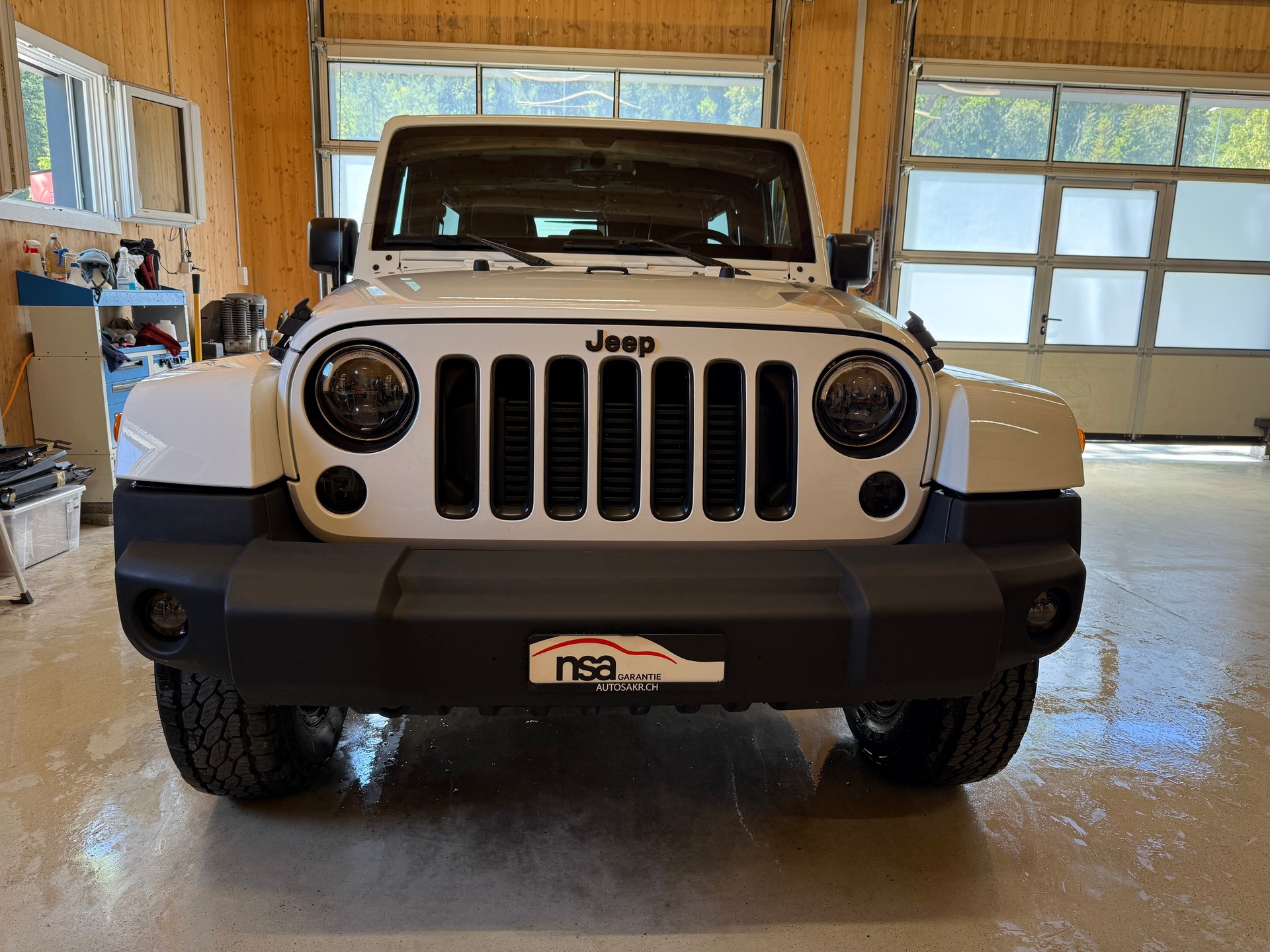 JEEP Wrangler 2.8CRD Unlimited 75th Anniversary Automat-image-1