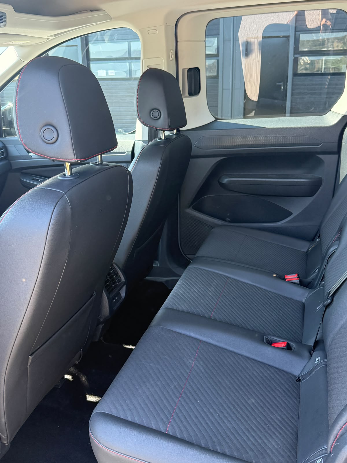 FORD Tourneo Connect 2.0 EcoBlue Sport Automat-image-4