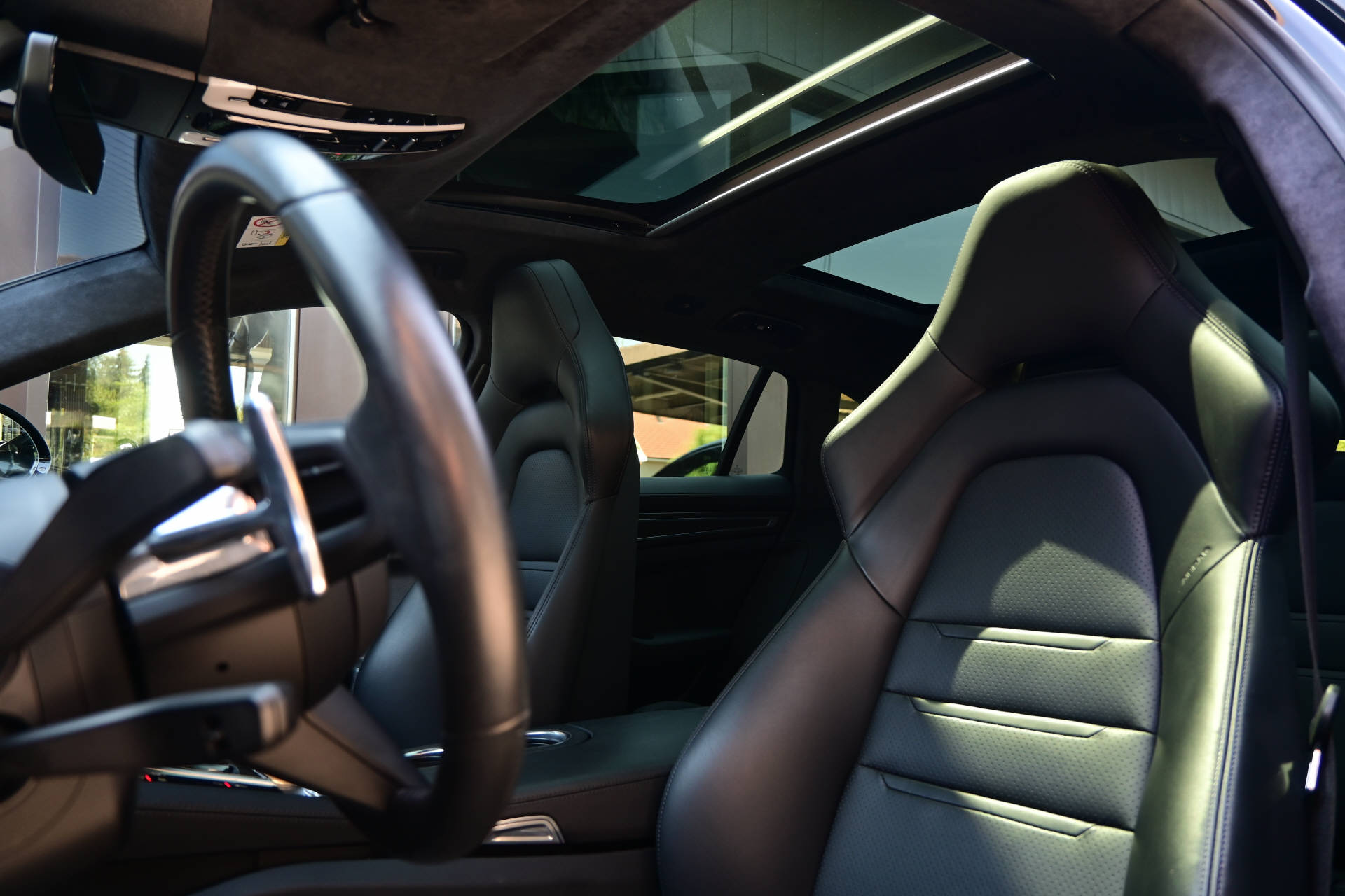 PORSCHE Panamera Sport Turismo 4.0 V8 GTS *CH-Auto*Carbon Interieur*Panoramadach*-image-10