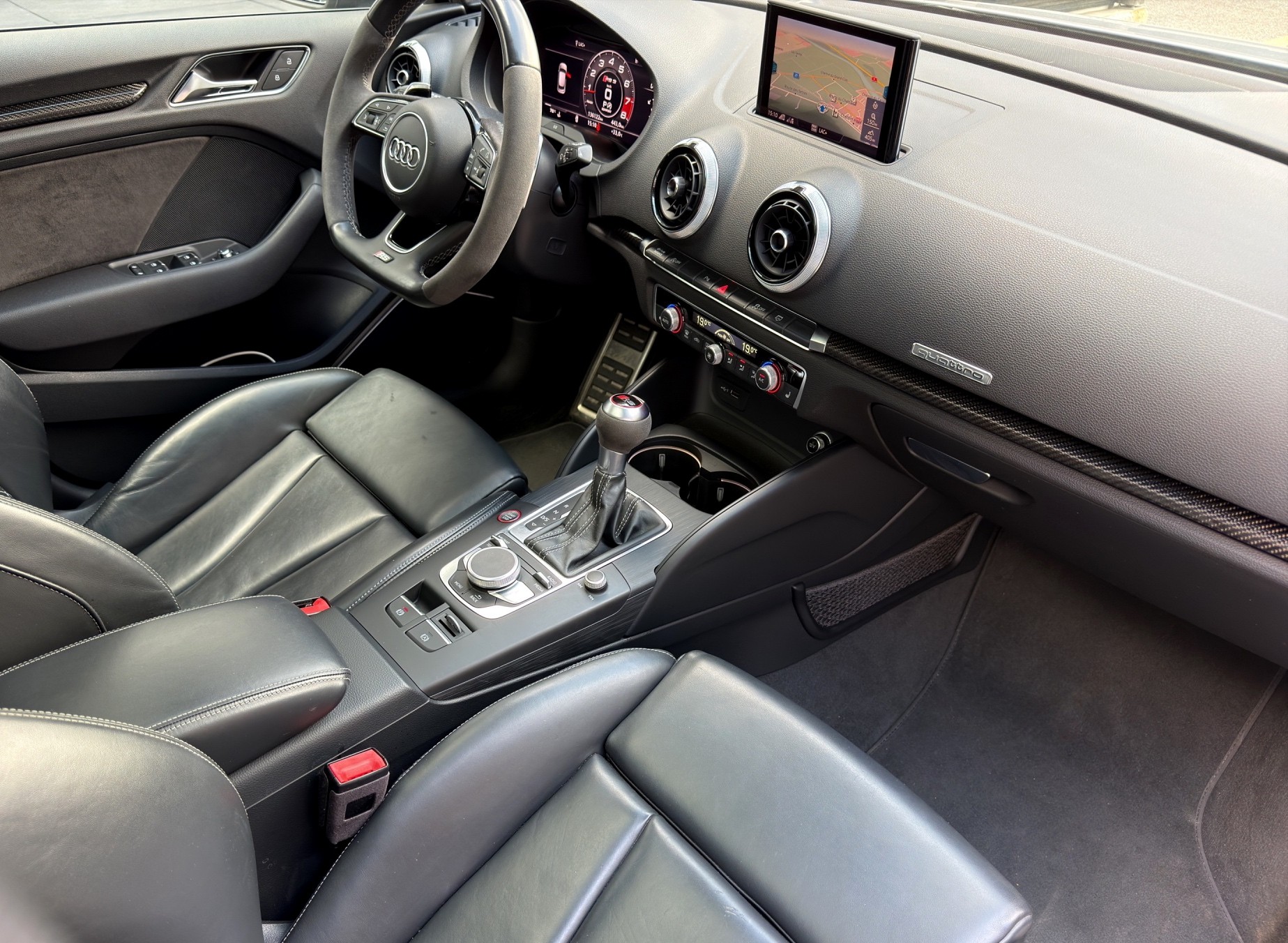 AUDI RS3 Sportback 2.5 TSI quattro S-tronic-image-23