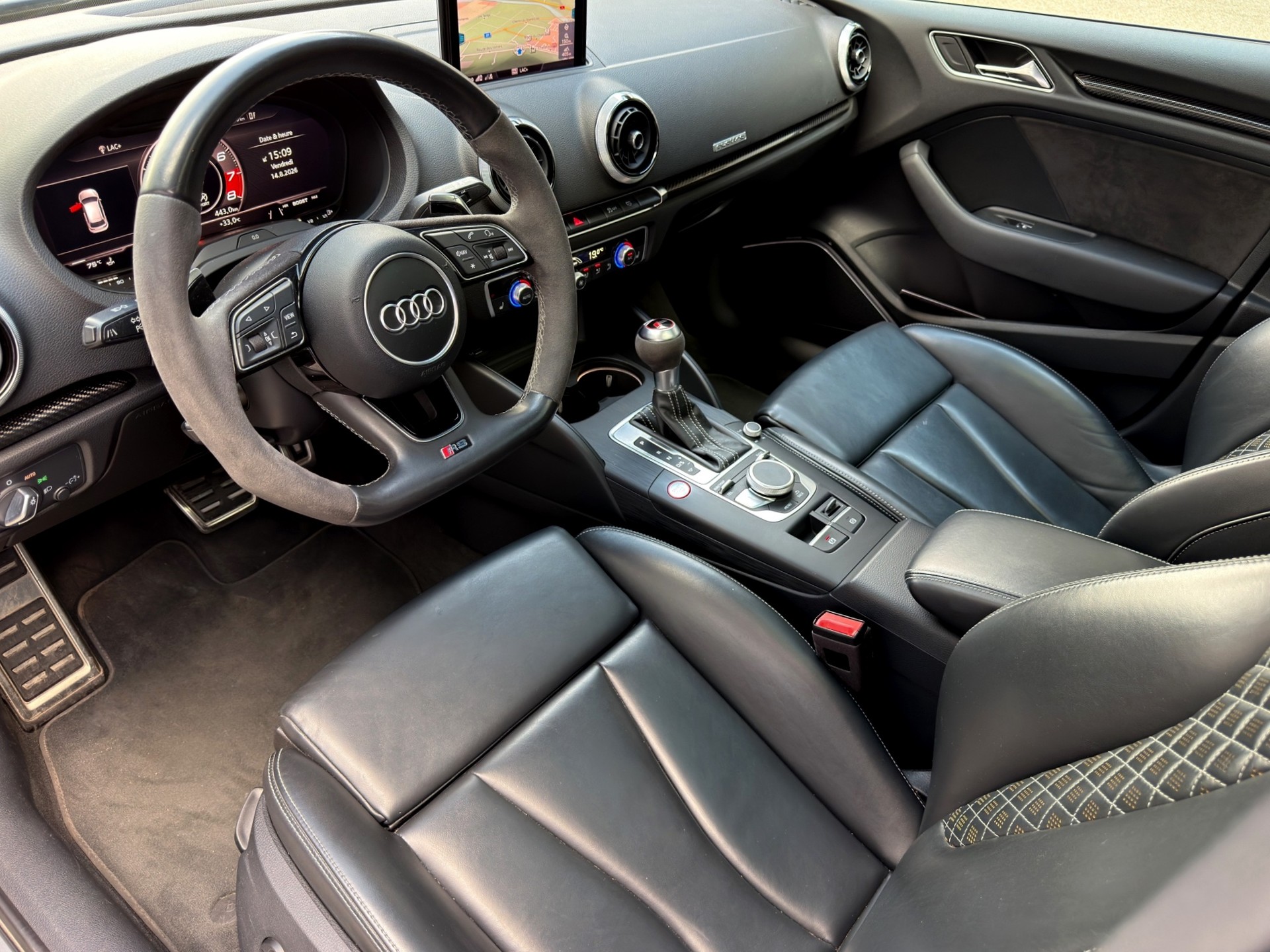 AUDI RS3 Sportback 2.5 TSI quattro S-tronic-image-12
