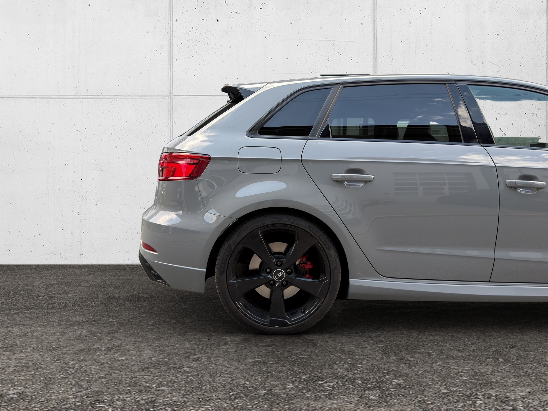AUDI RS3 Sportback 2.5 TSI quattro S-tronic-image-8