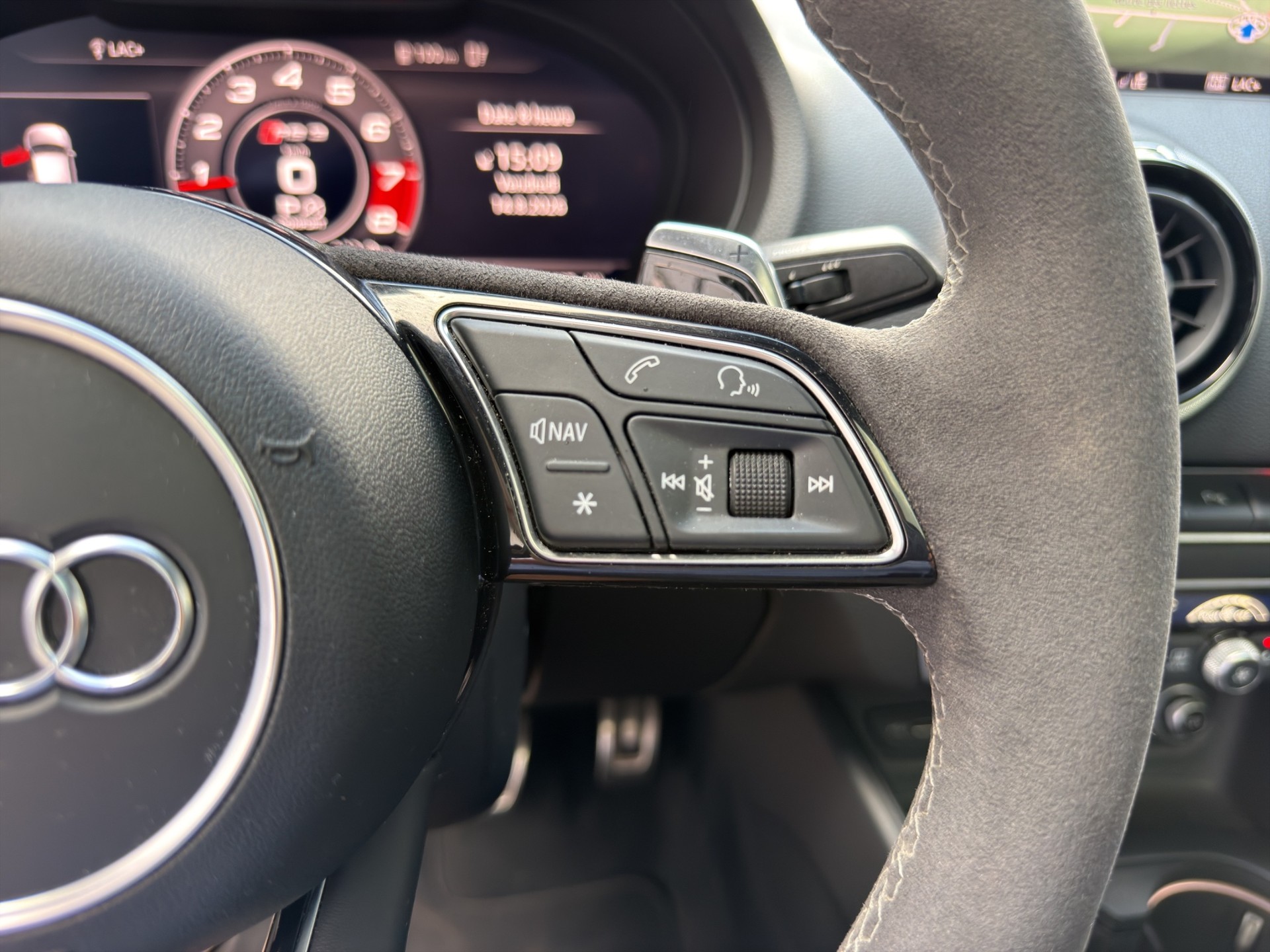 AUDI RS3 Sportback 2.5 TSI quattro S-tronic-image-17