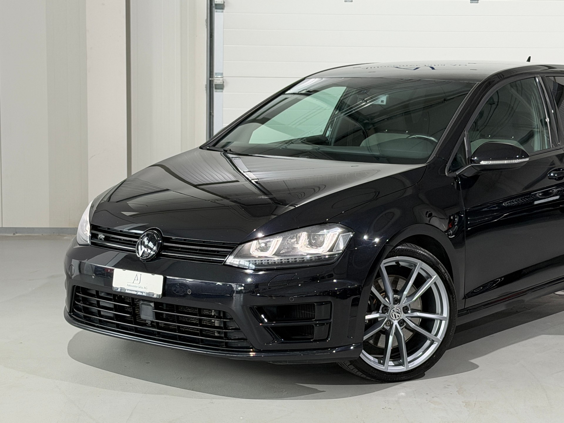 VW Golf 2.0 TSI R 4Motion DSG (CH)-image-1