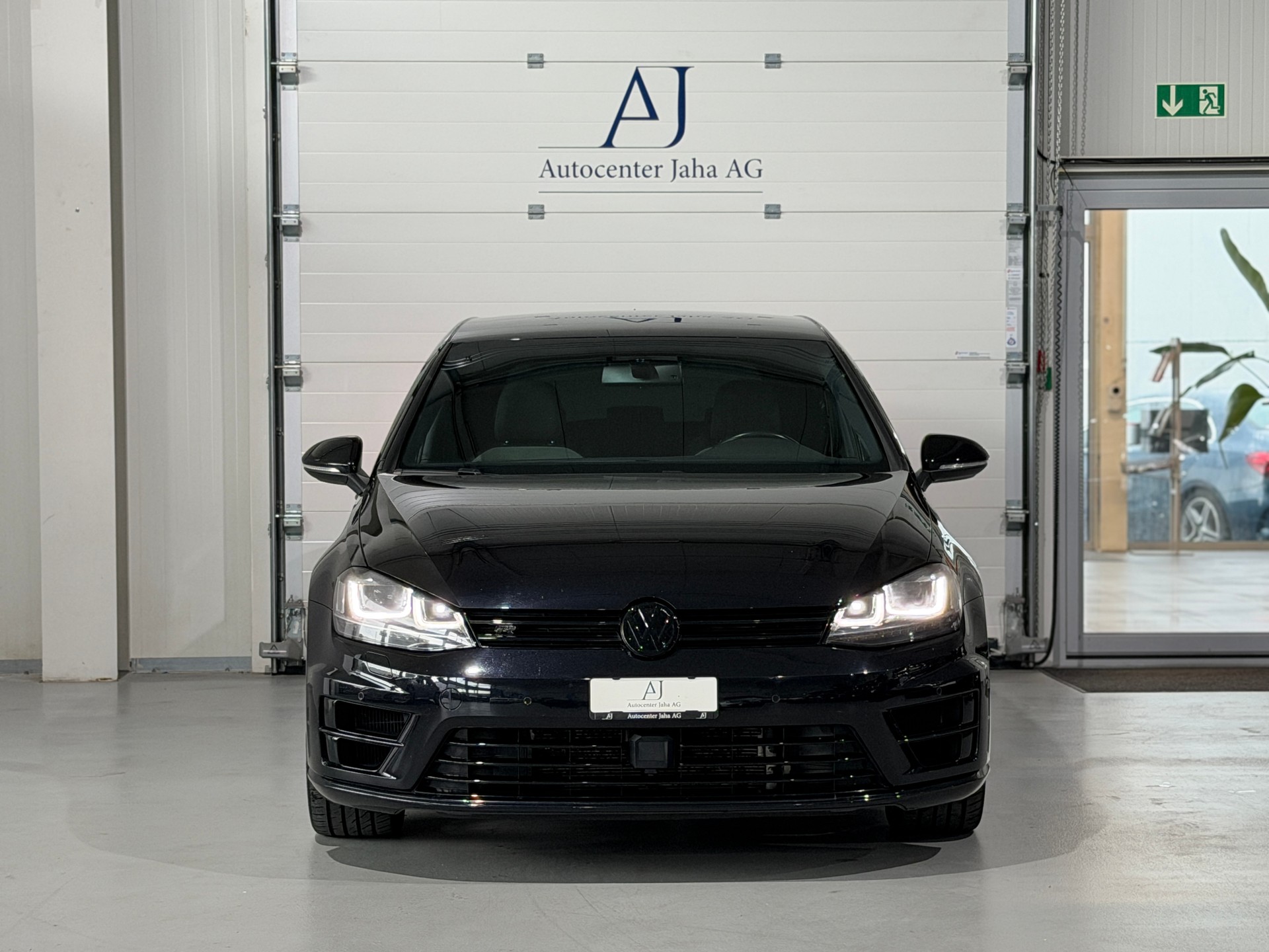 VW Golf 2.0 TSI R 4Motion DSG (CH)-image-3